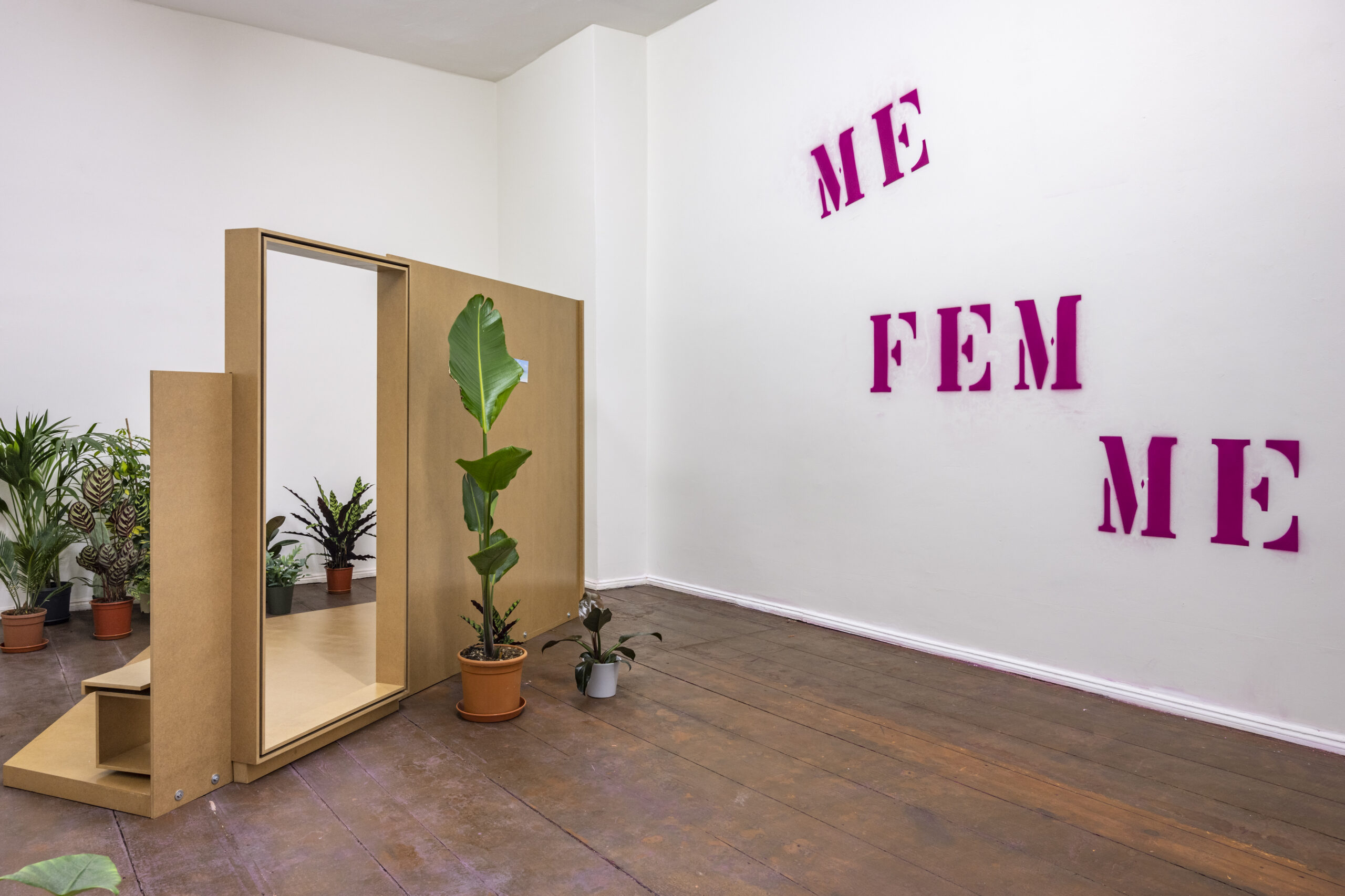 Starkes Duo: Berlin art professors show off their proteges at Haus Kunst Mitte