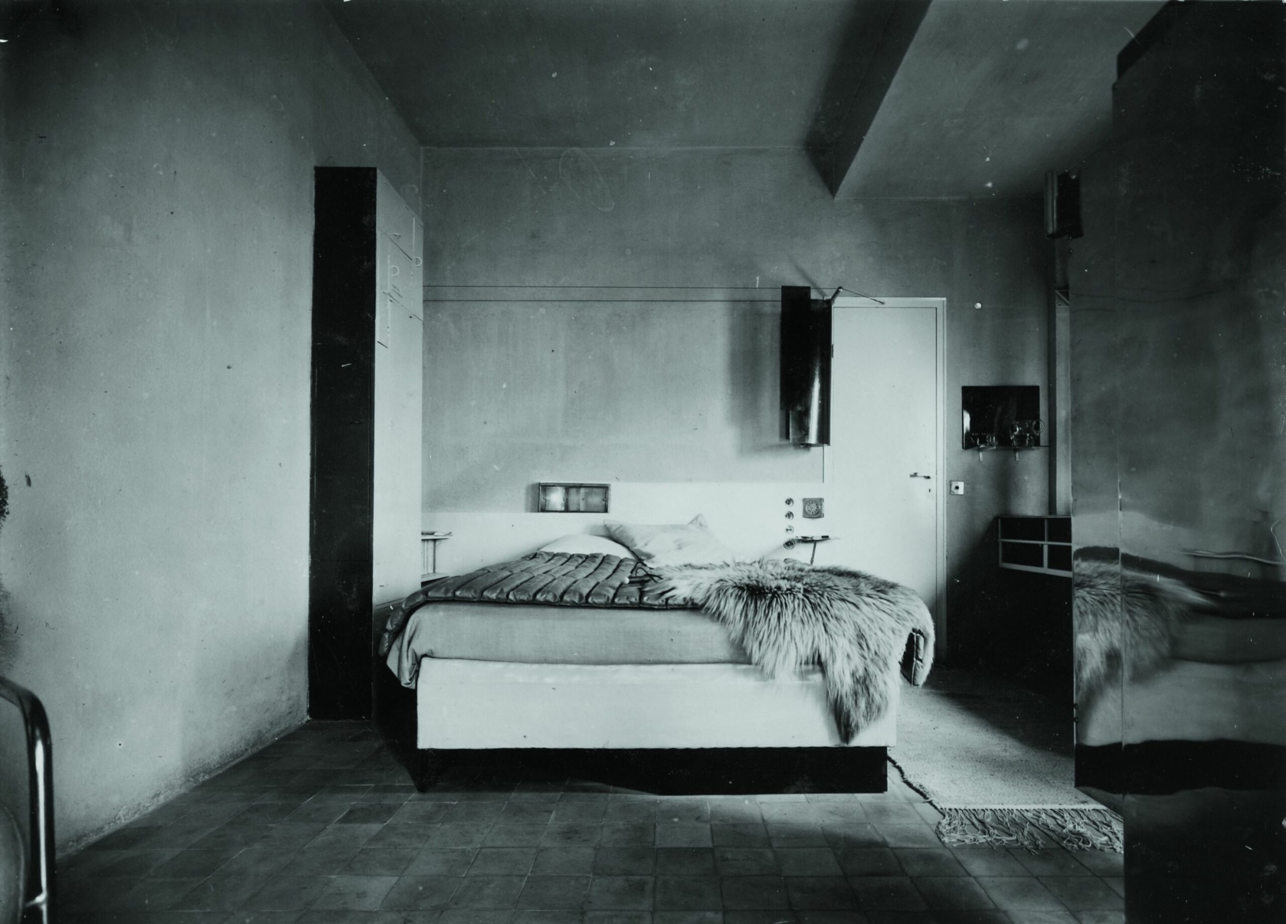 Eileen Gray: E.1027 Master Bedroom