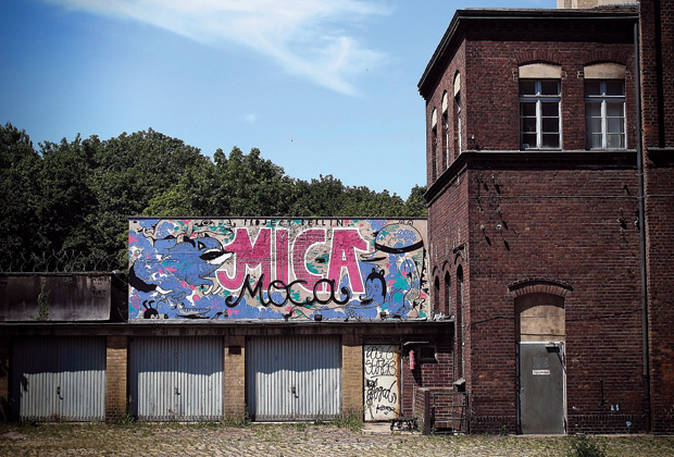 Temporary culture factory