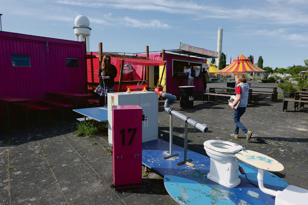 Trashy mini golf