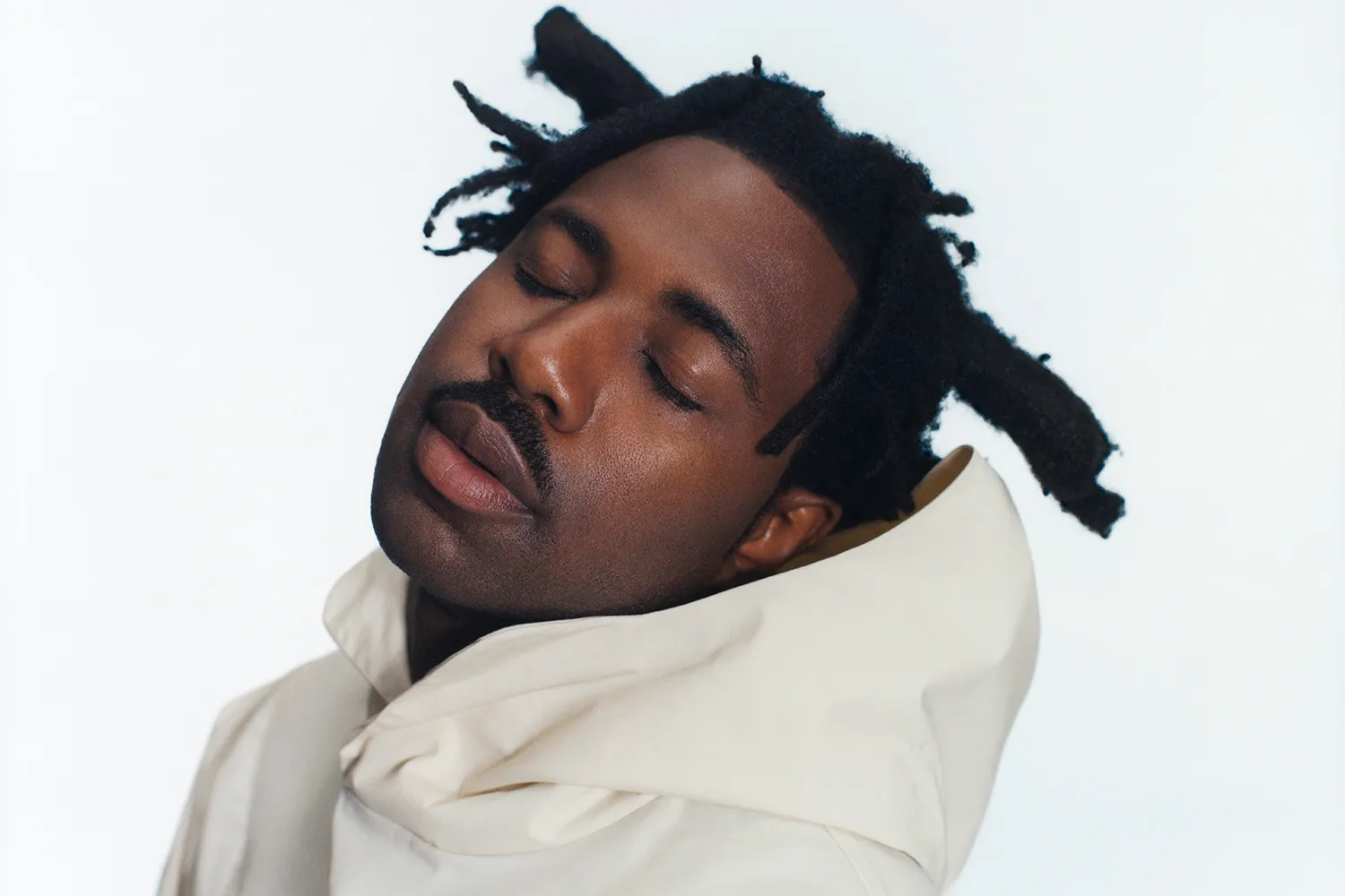 Sampha has released a new video for ‘Can’t Go Back’
