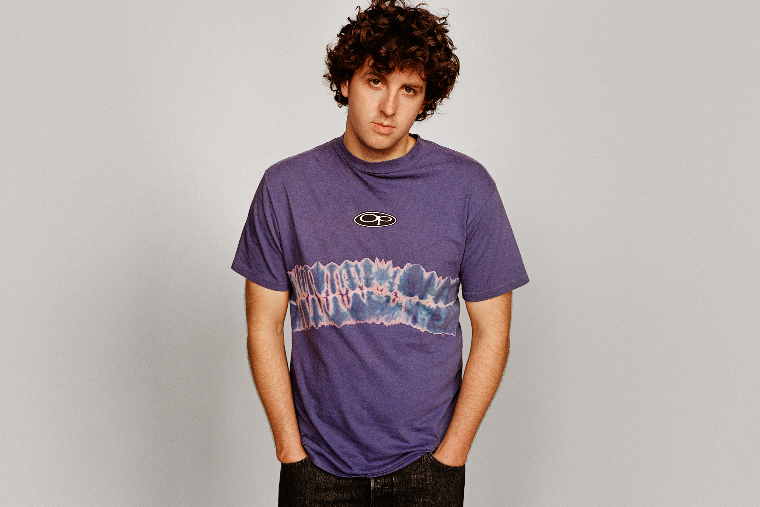 Jamie xx has shared a new single, ‘Life’, featuring Robyn