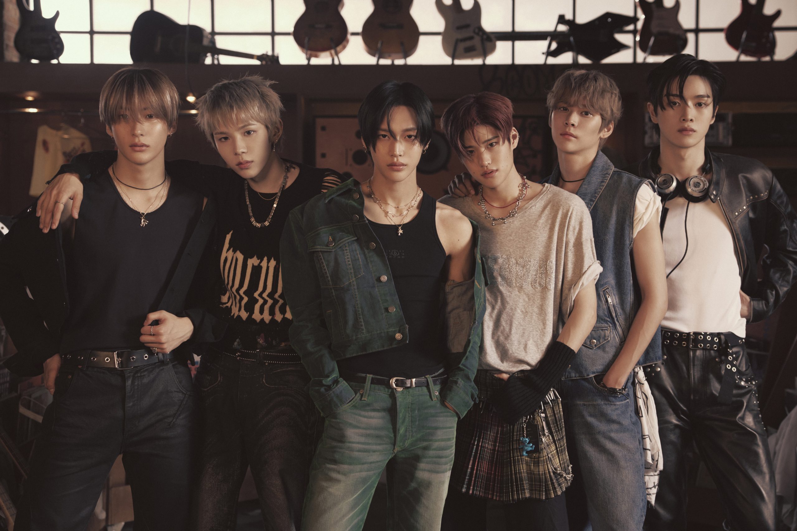 RIIZE have launched their debut mini album ‘RIIZING – The 1st Mini Album’ and shared a new music video for ‘Boom Boom Bass’