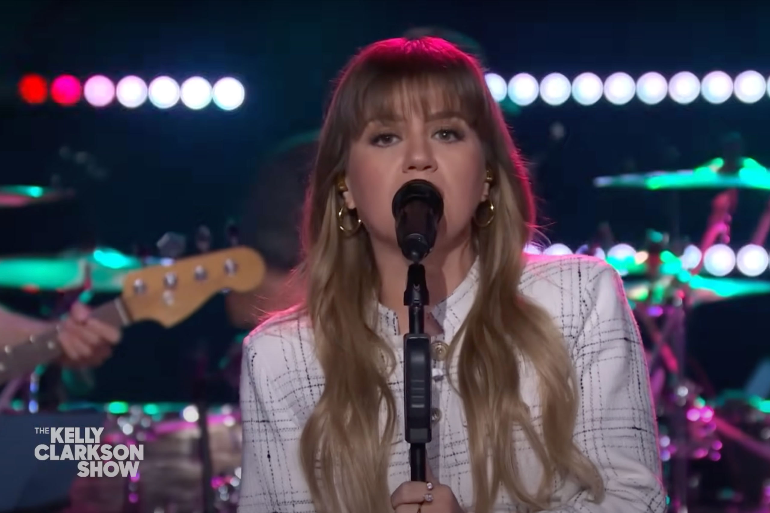 Kelly Clarkson has covered both Romy’s ‘She’s On My Mind’ and The Last Dinner Party’s ‘Nothing Matters’ on her talk show