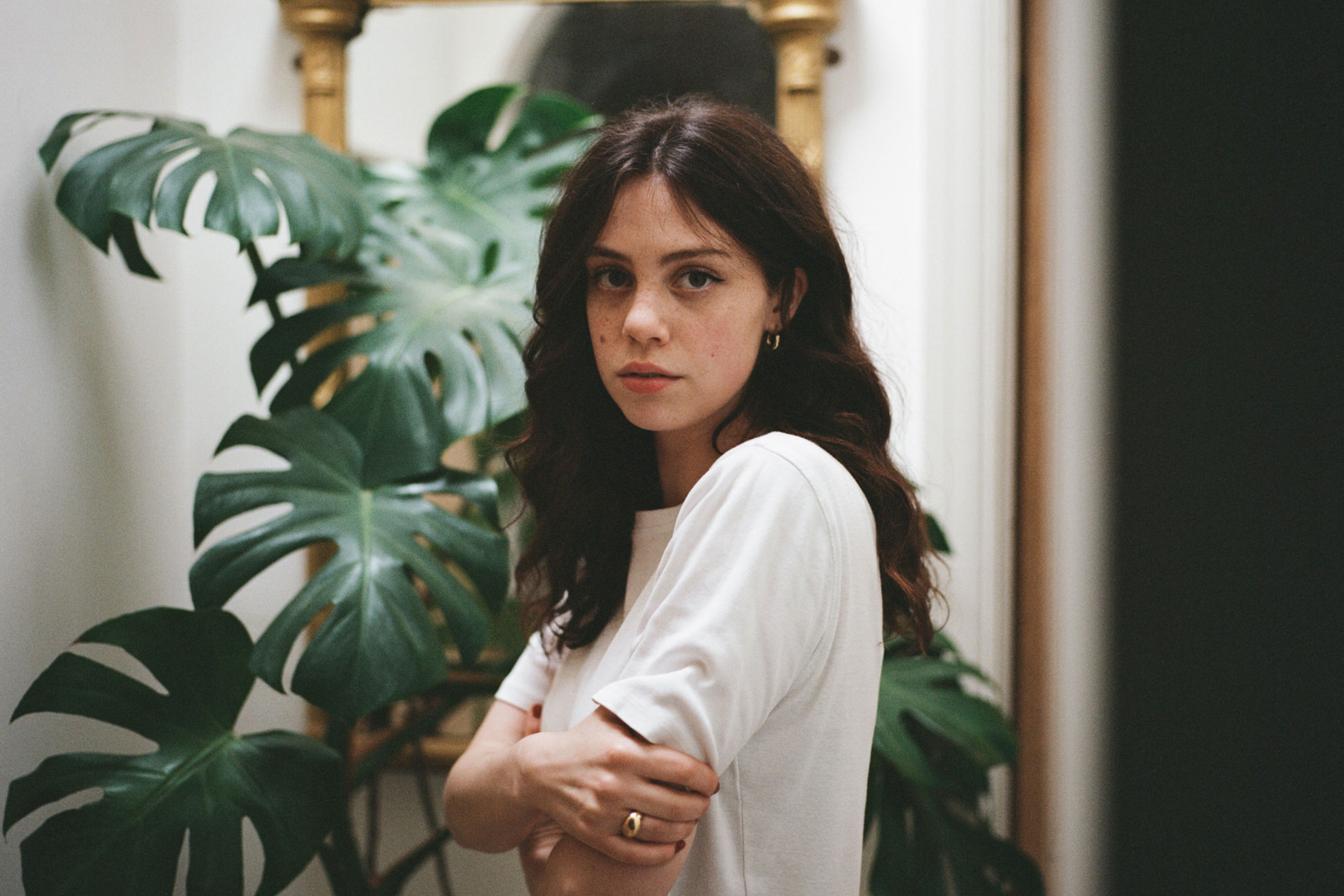 Matilda Mann has released two new singles, ‘Meet Cute’ and ‘Tell Me That I’m Wrong’, ahead of her Wallows support tour