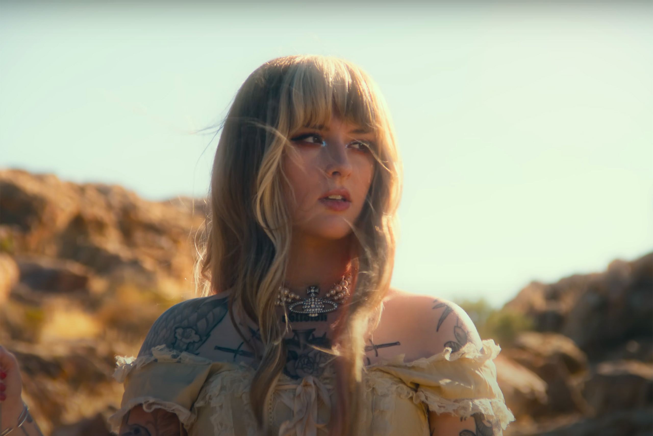 Mothica has unveiled her “yeehaw-thica” new single, ‘Mirage’