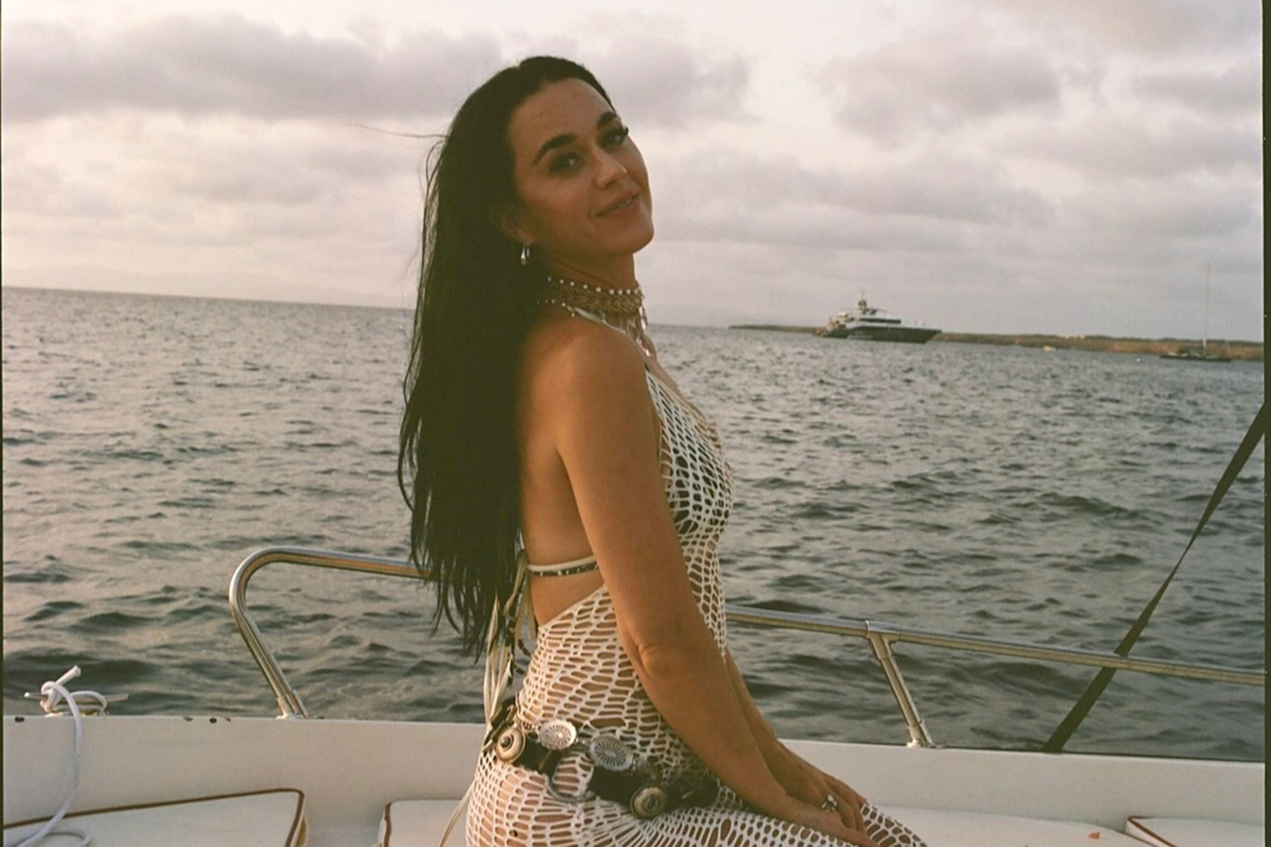 Katy Perry has released her new single ‘LIFETIMES’, a song about eternal love