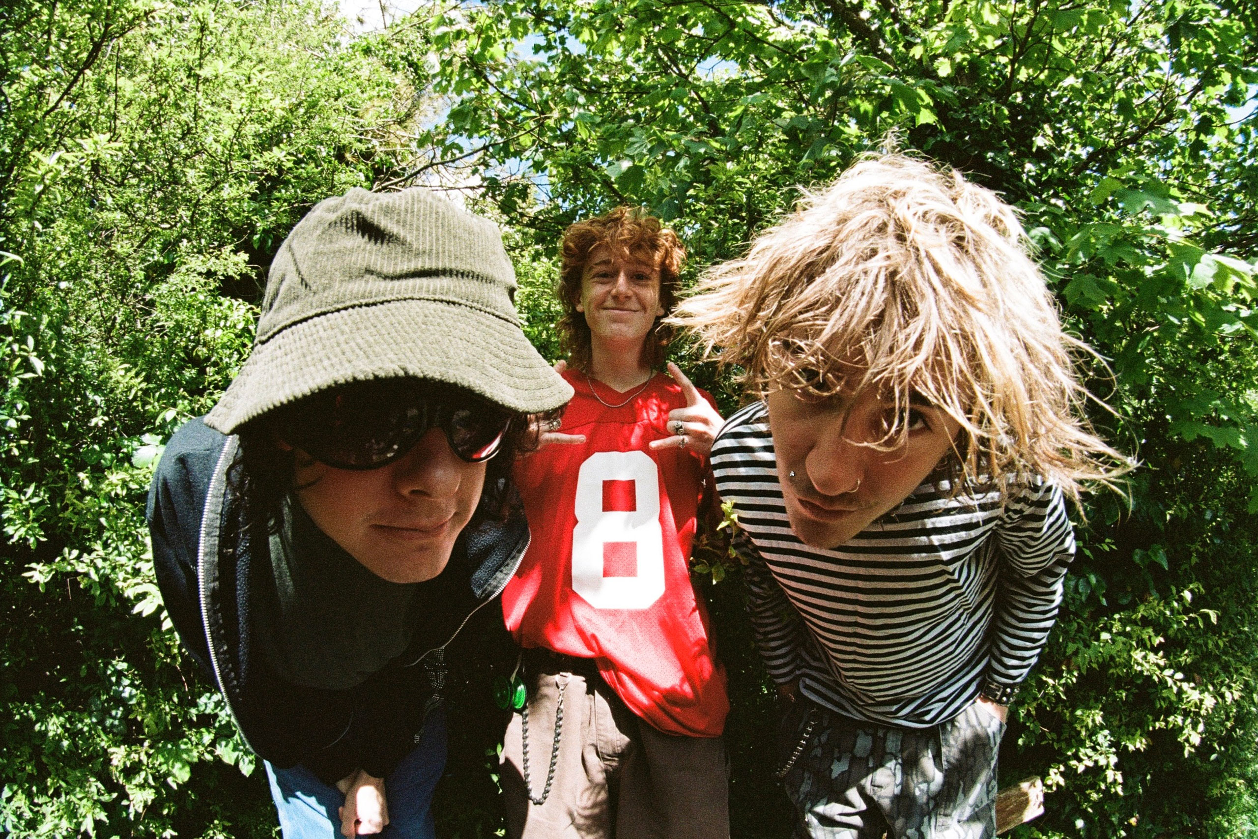 Brighton trio Bones Ate Arfa have released their debut EP ‘Akimbo People’ to coincide with their UK tour