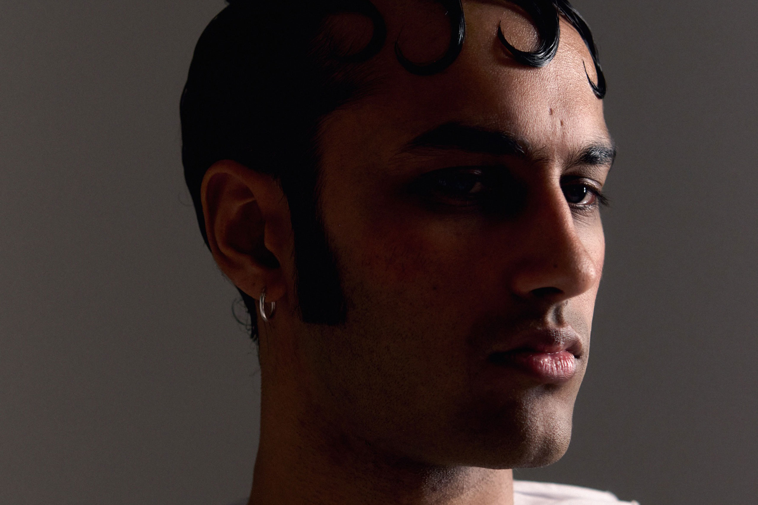 Ray Laurél has announced new EP ‘Honey, Undress Me’, and shared early single ‘RIDE’