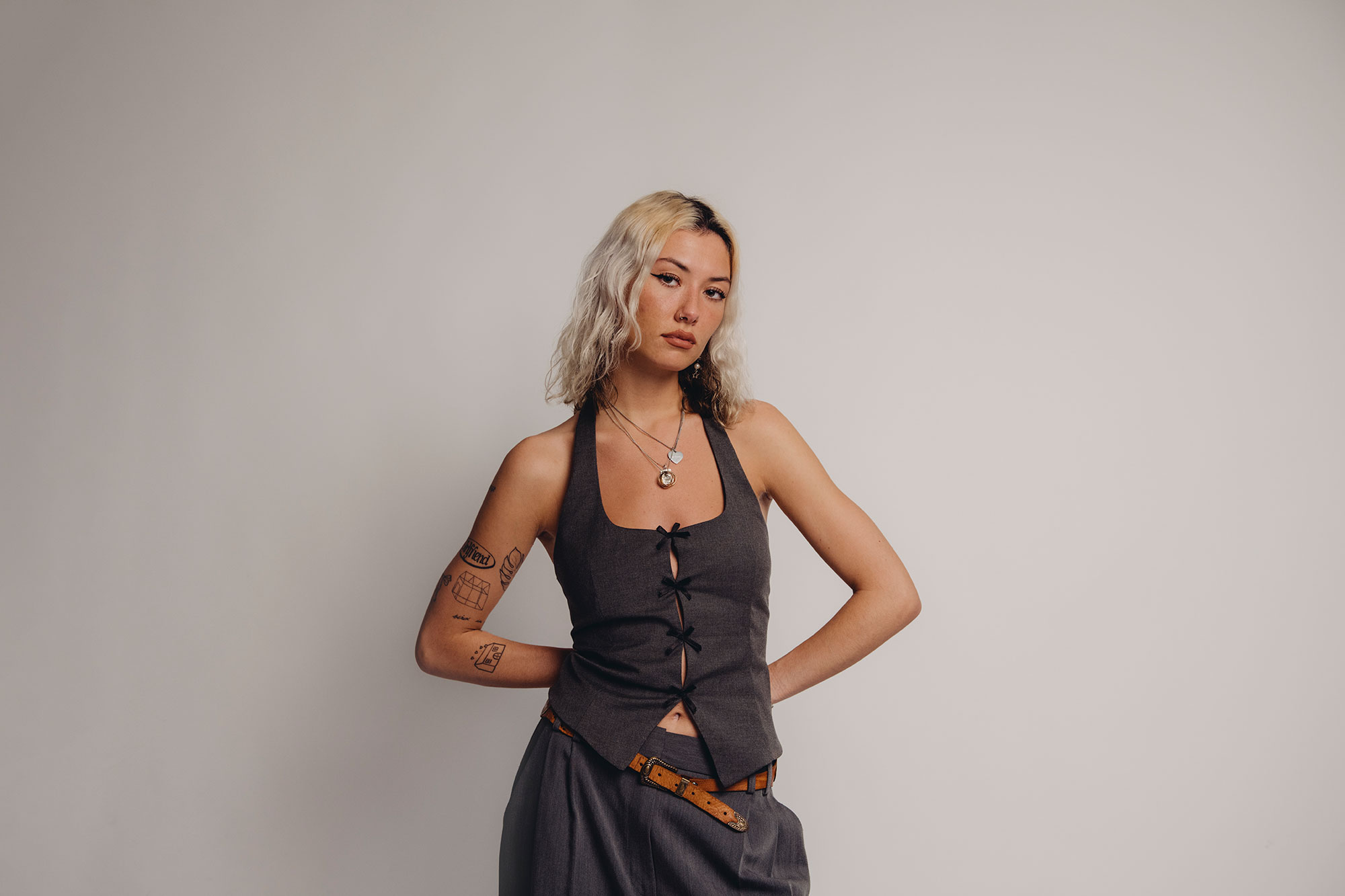 Nieve Ella has dropped her massive new single, ‘Ganni Top (She Gets What She Needs)’, ahead of EP ‘Watch It Ache and Bleed’