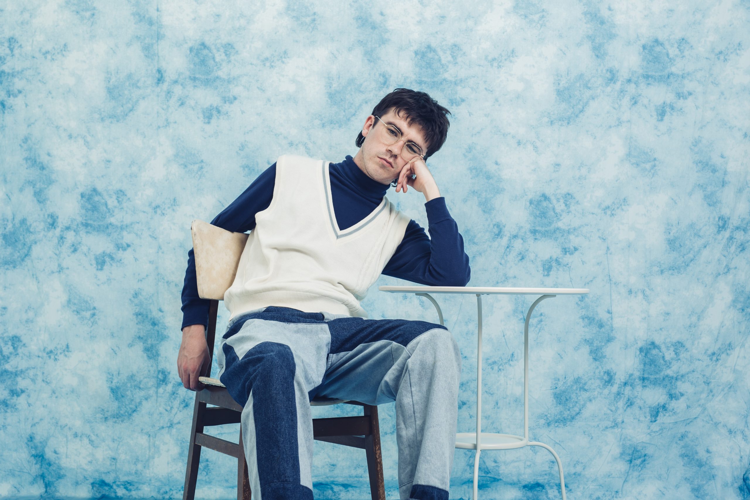 Declan McKenna has shared new singles ‘Champagne’ and ‘That’s Life’ ahead of his tour with Sabrina Carpenter