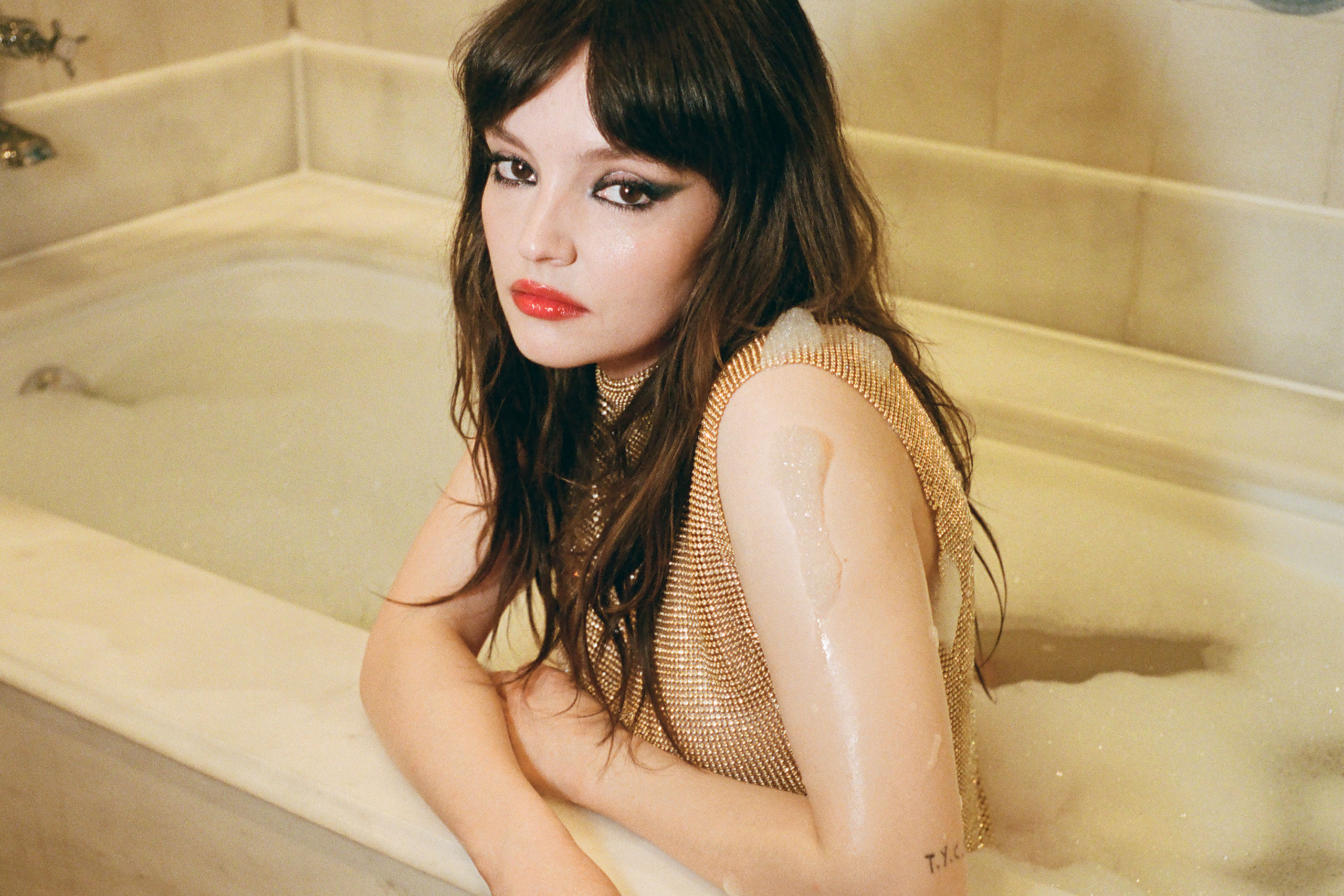 Lauren Mayberry has released a new single that was (sort of) inspired by 5G conspiracies, ‘Something In The Air’