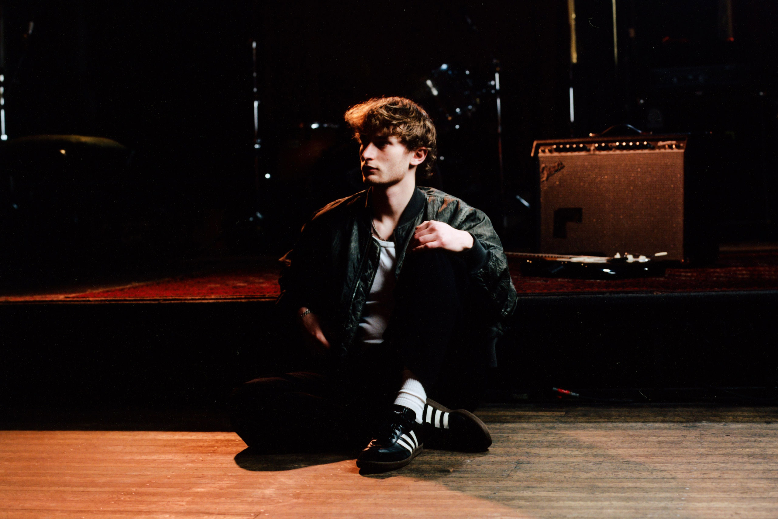 Maxwell Varey wrestles with anxiety on his new single ‘Messin’ Around’