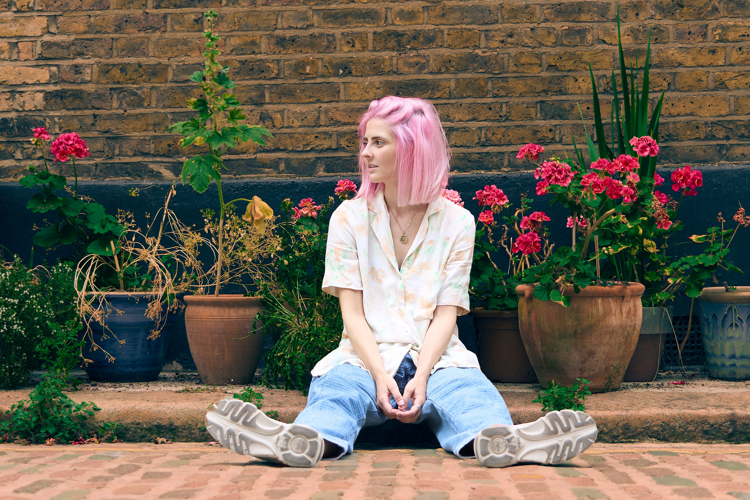 Emily Burns has released lockdown-inspired new single ‘Are You Waiting?’ ahead of her debut album