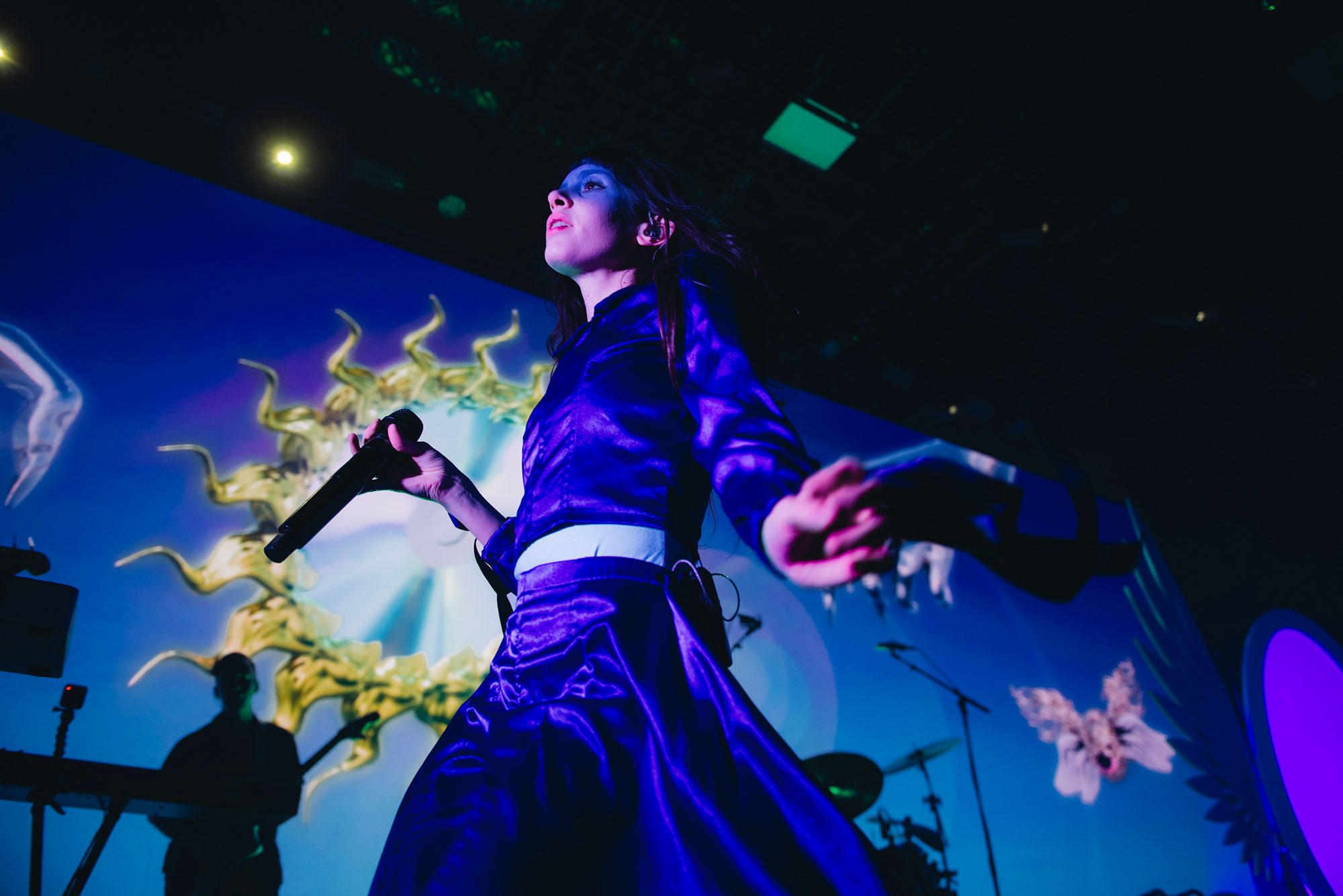 Magdalena Bay bring to life the bonkers story of ‘Imaginal Disk’ at London’s HERE at Outernet