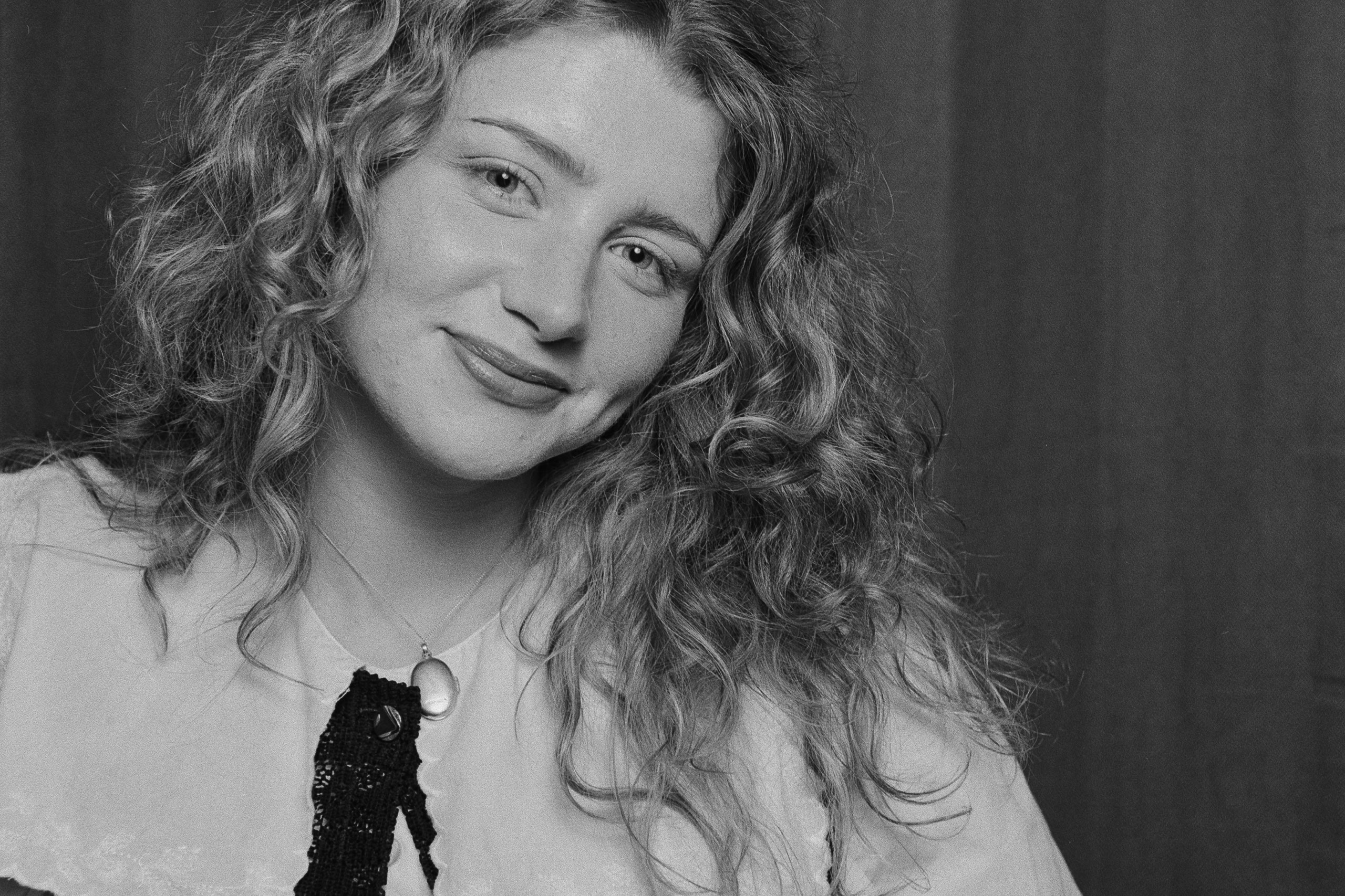 Ellur turns self-reflection into sunshine with her new single ‘Yellow Light’