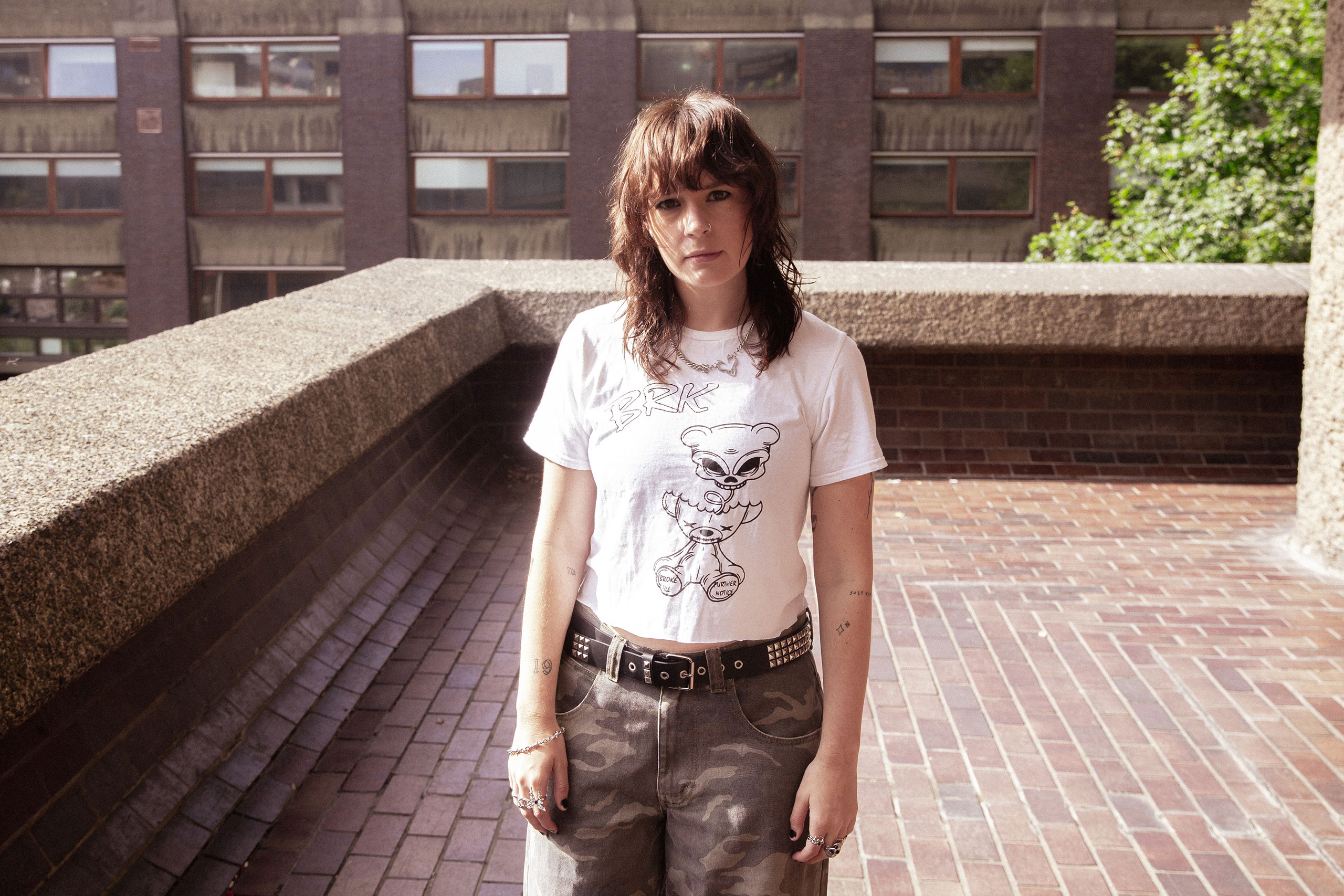total tommy has shared her guitar-driven new single ‘Amsterdam’