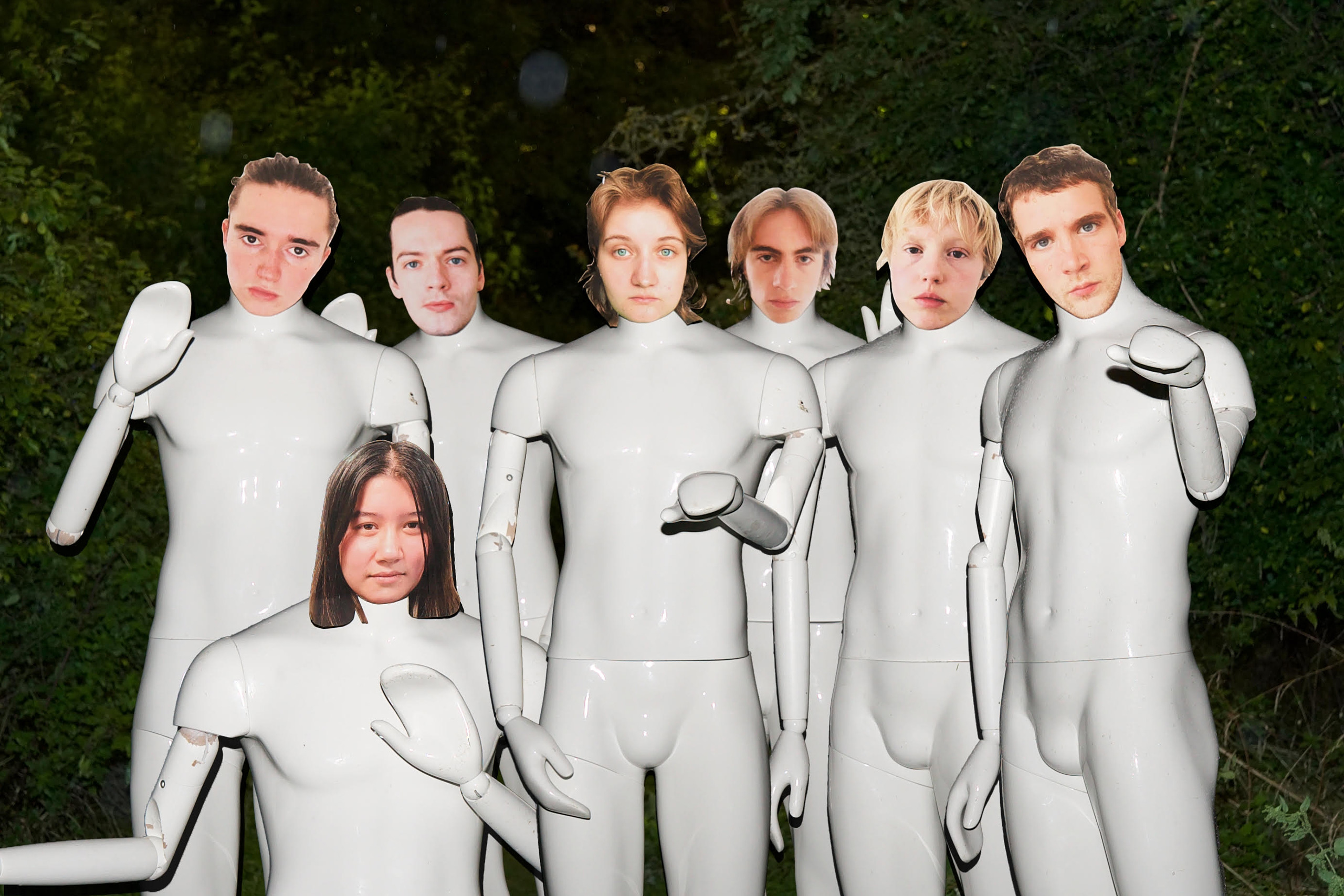 London seven-piece The Orchestra (For Now) have dropped their epic 8-minute-long debut single ‘Wake Robin’