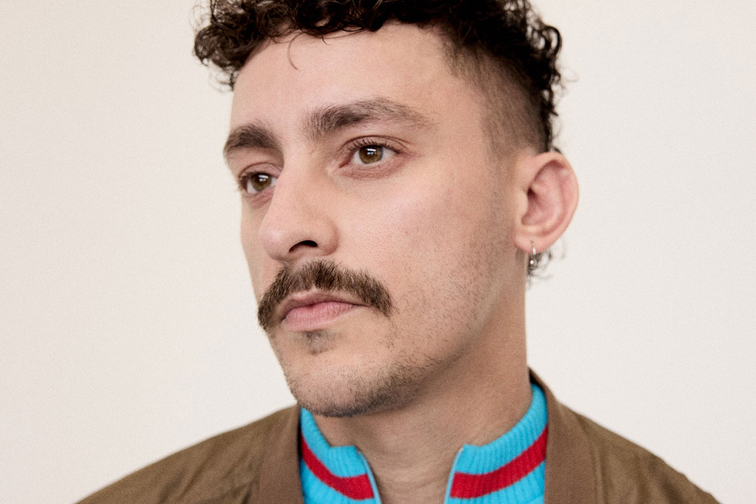 Antony Szmierek has shared 80s-inspired new single ‘Yoga Teacher’ ahead of his debut album