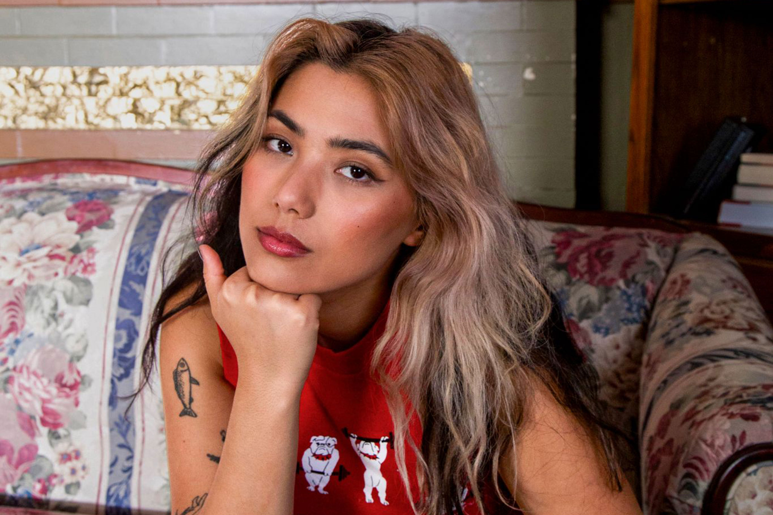 spill tab feels disconnected and anxious on her fab new single, ‘PINK LEMONADE’