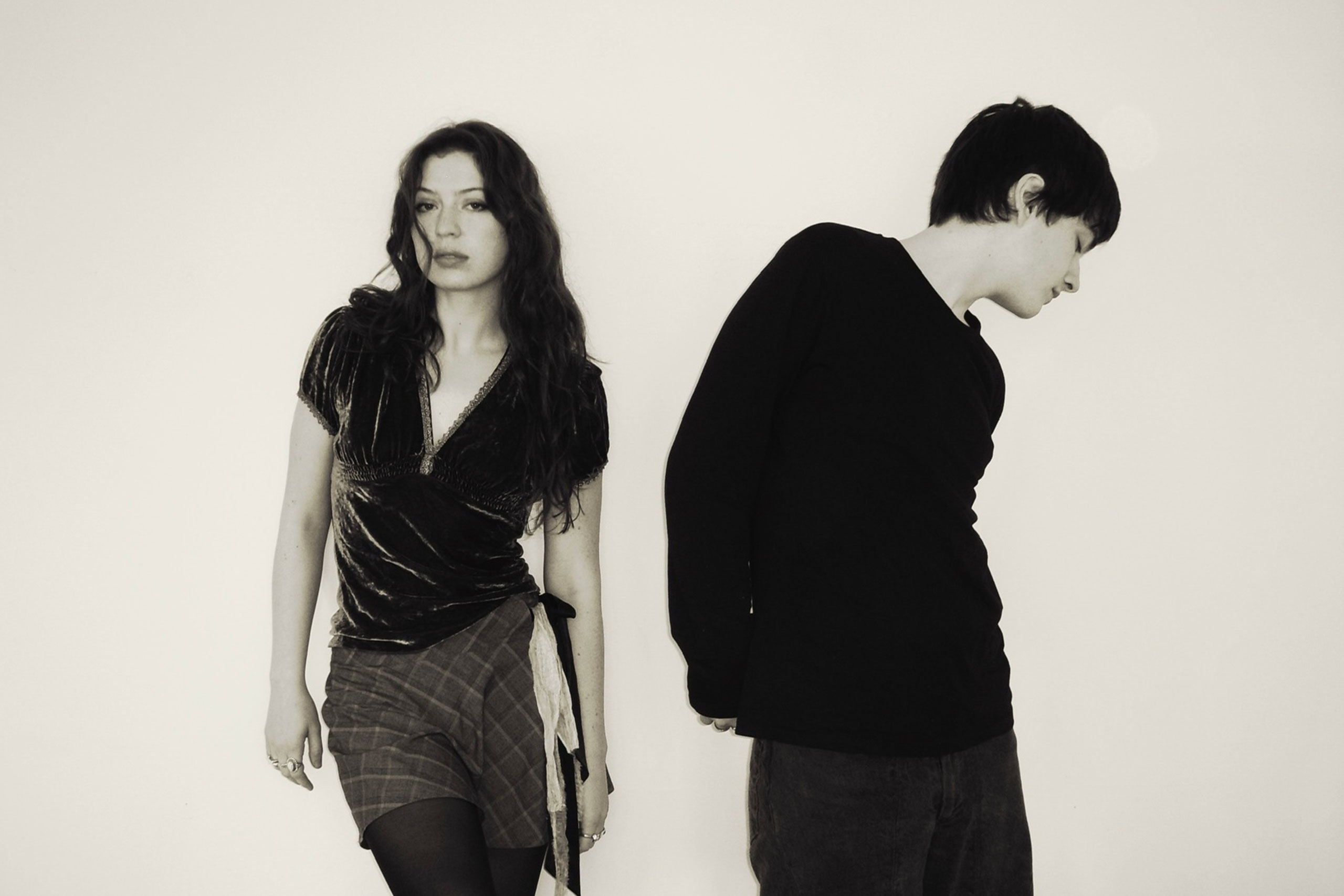 Witch Post pay homage to Pixies, Sonic Youth and Hole with their debut single ‘Chill Out’