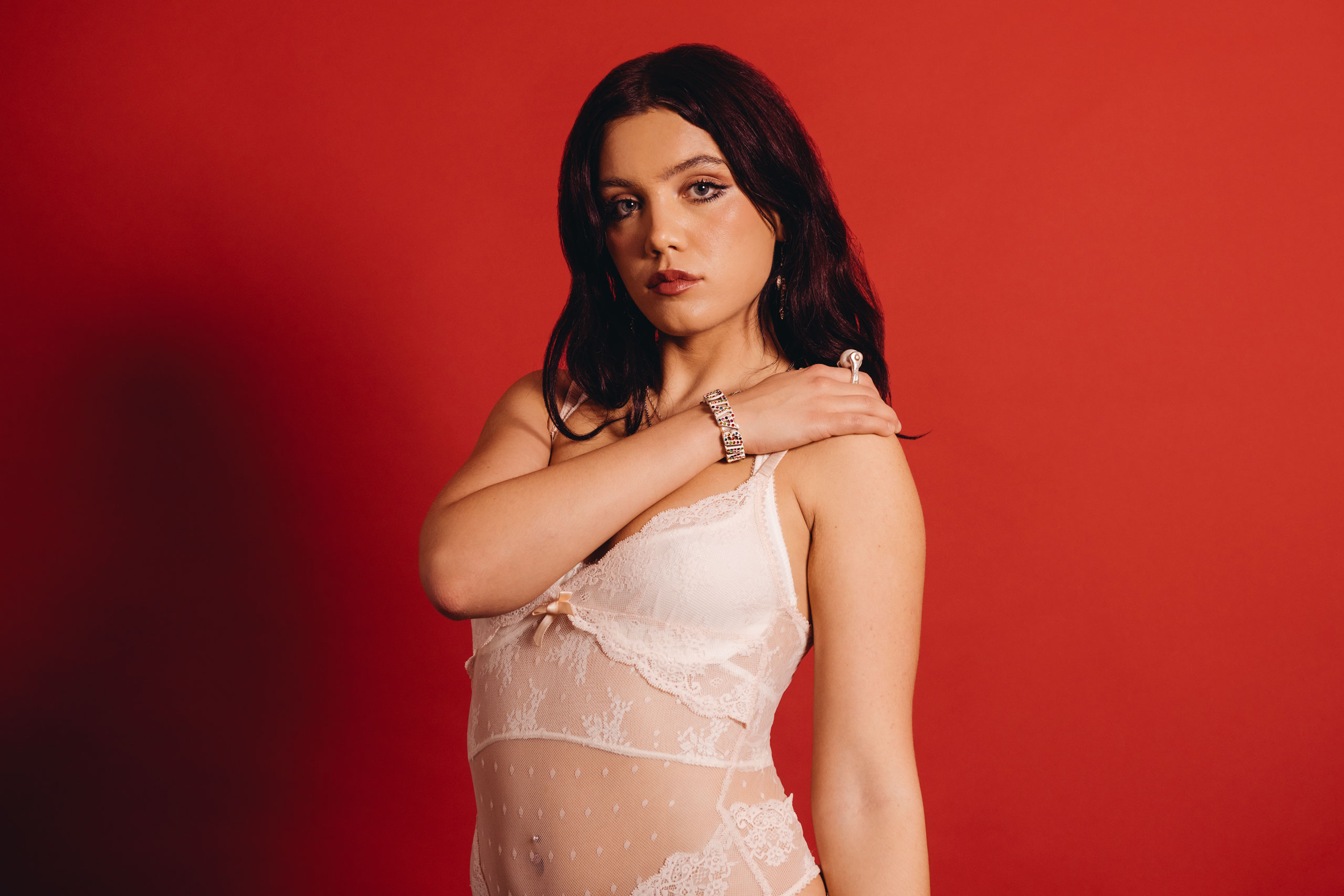 Alessi Rose has dropped anti-imposter syndrome anthem ‘Pretty World’ ahead of her upcoming EP