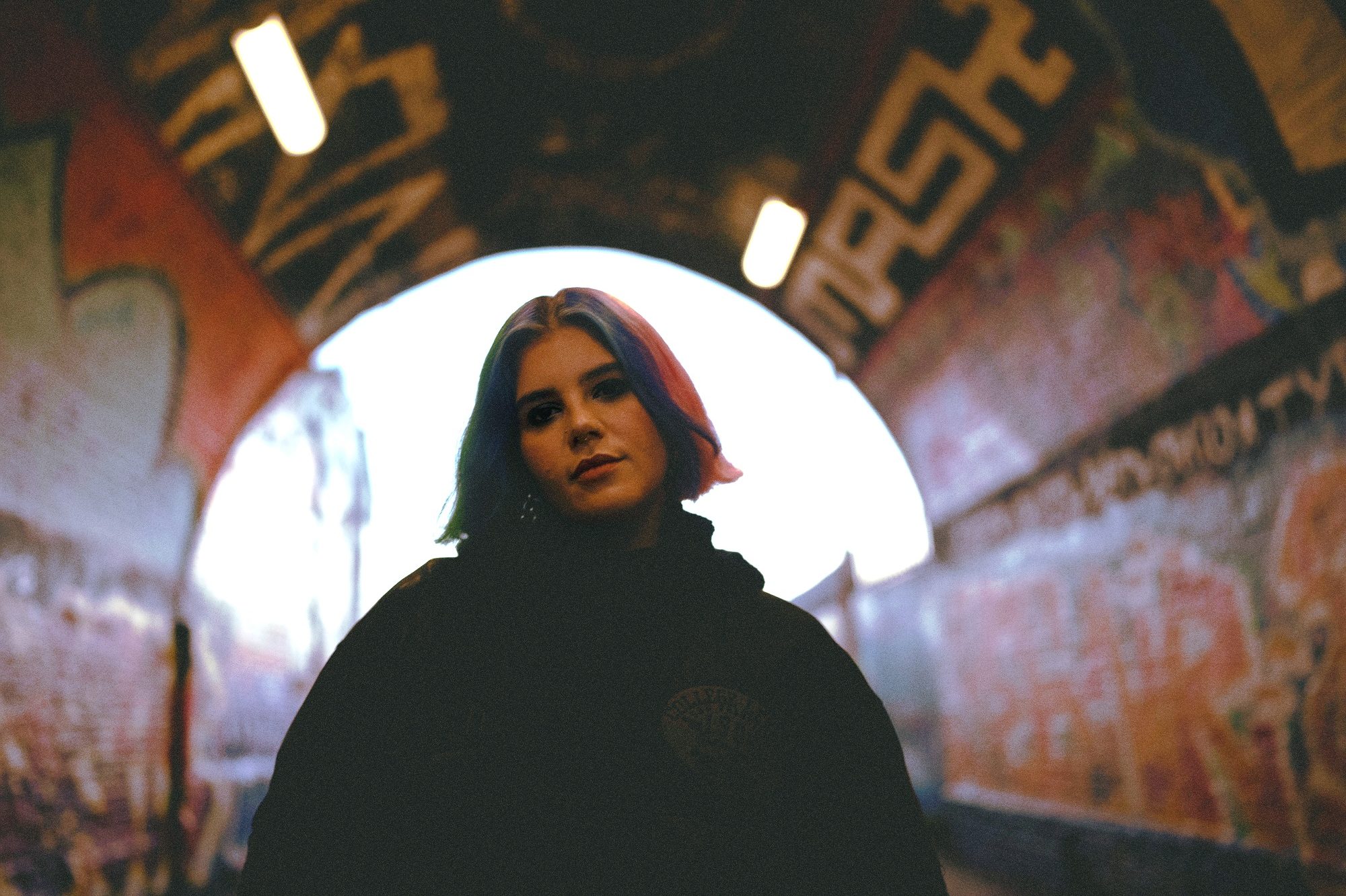 Issey Cross explores long-distance love in her new single ‘Different Planets’