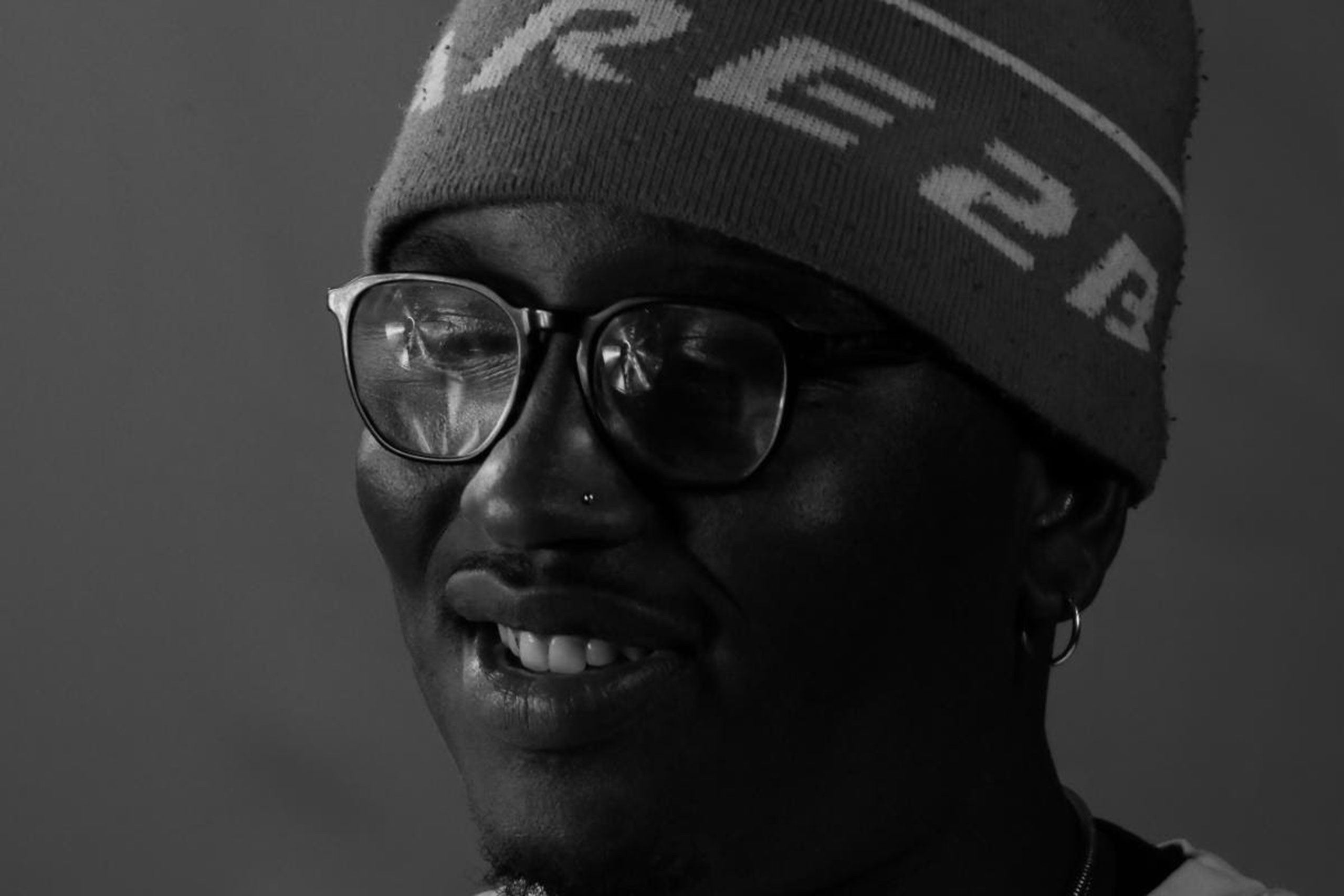 SIPHO. has released his celebratory new single ‘STAIN (Golden Tears)’