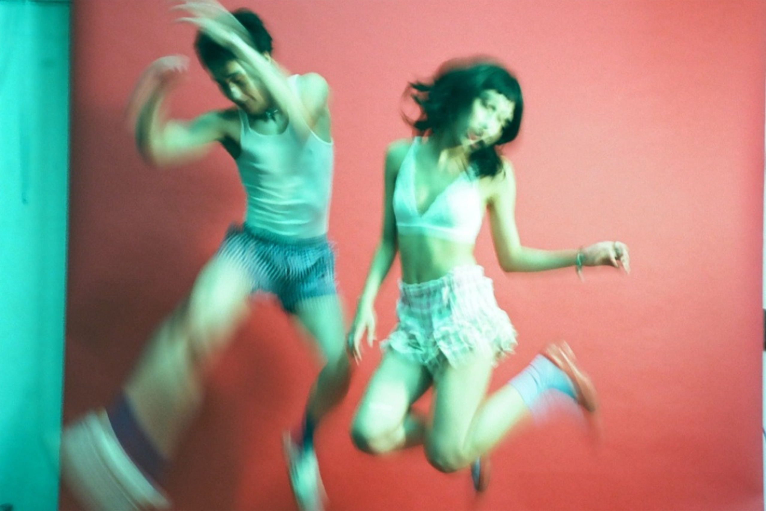 Esme Emerson have shared chaotic single ‘Too Far Gone’ ahead of their new EP ‘Applesauce’