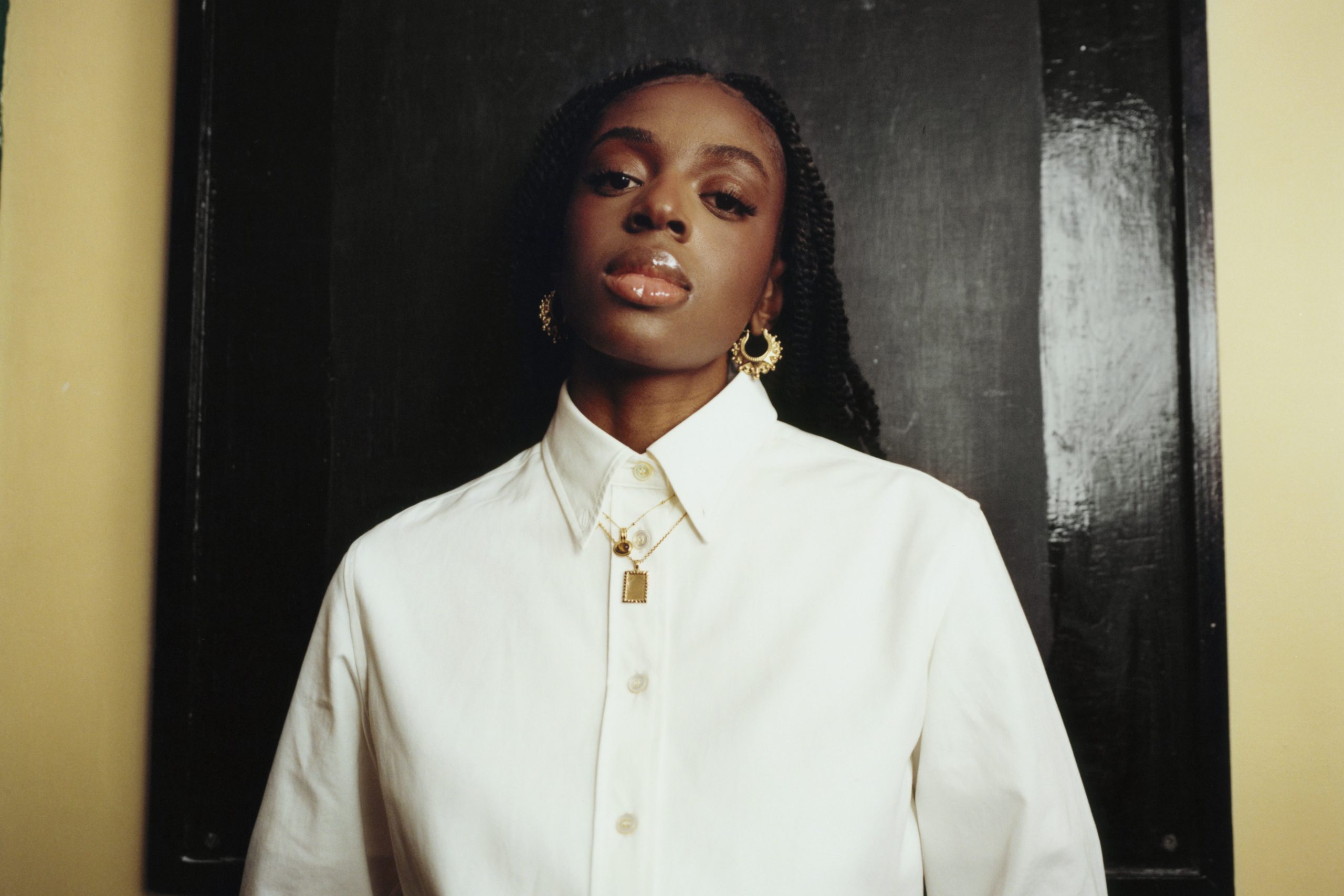 Cat Burns has released a flirtatious new single ‘Girls!’ to kick off 2025