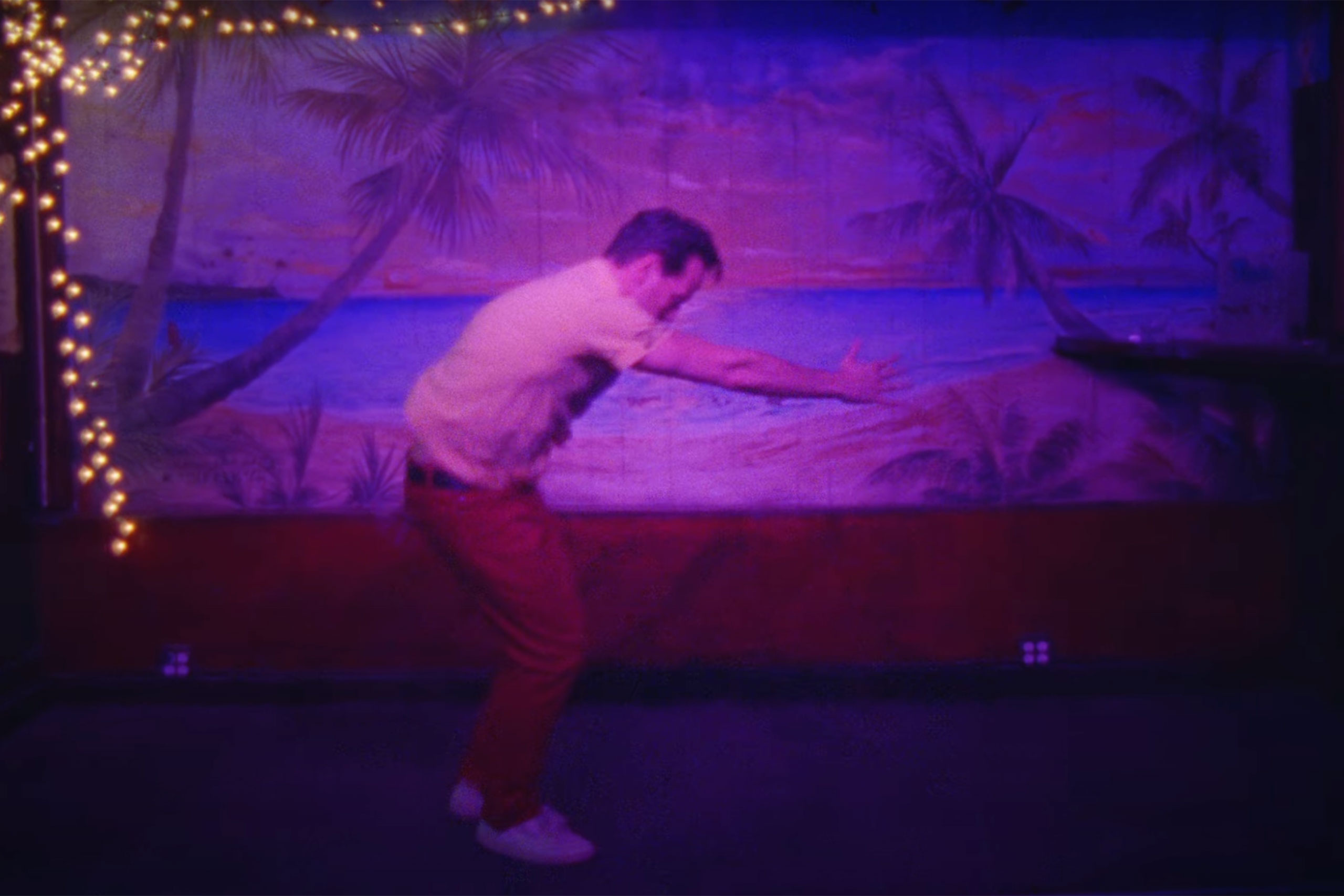 Sam Fender has released a video for ‘People Watching’ featuring Andrew Scott