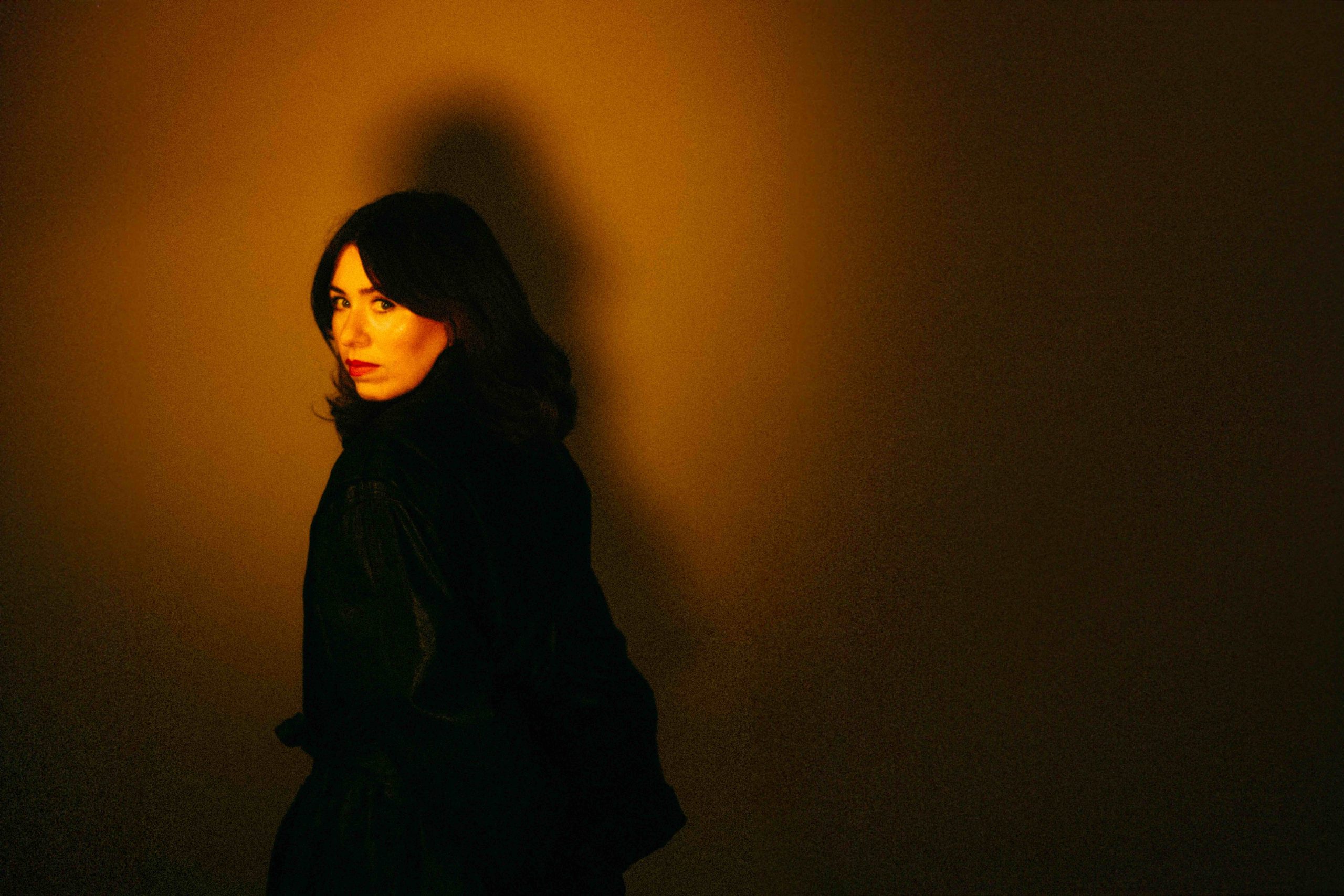 Robin Kester signs to Memphis Industries and releases new single ‘Departure’