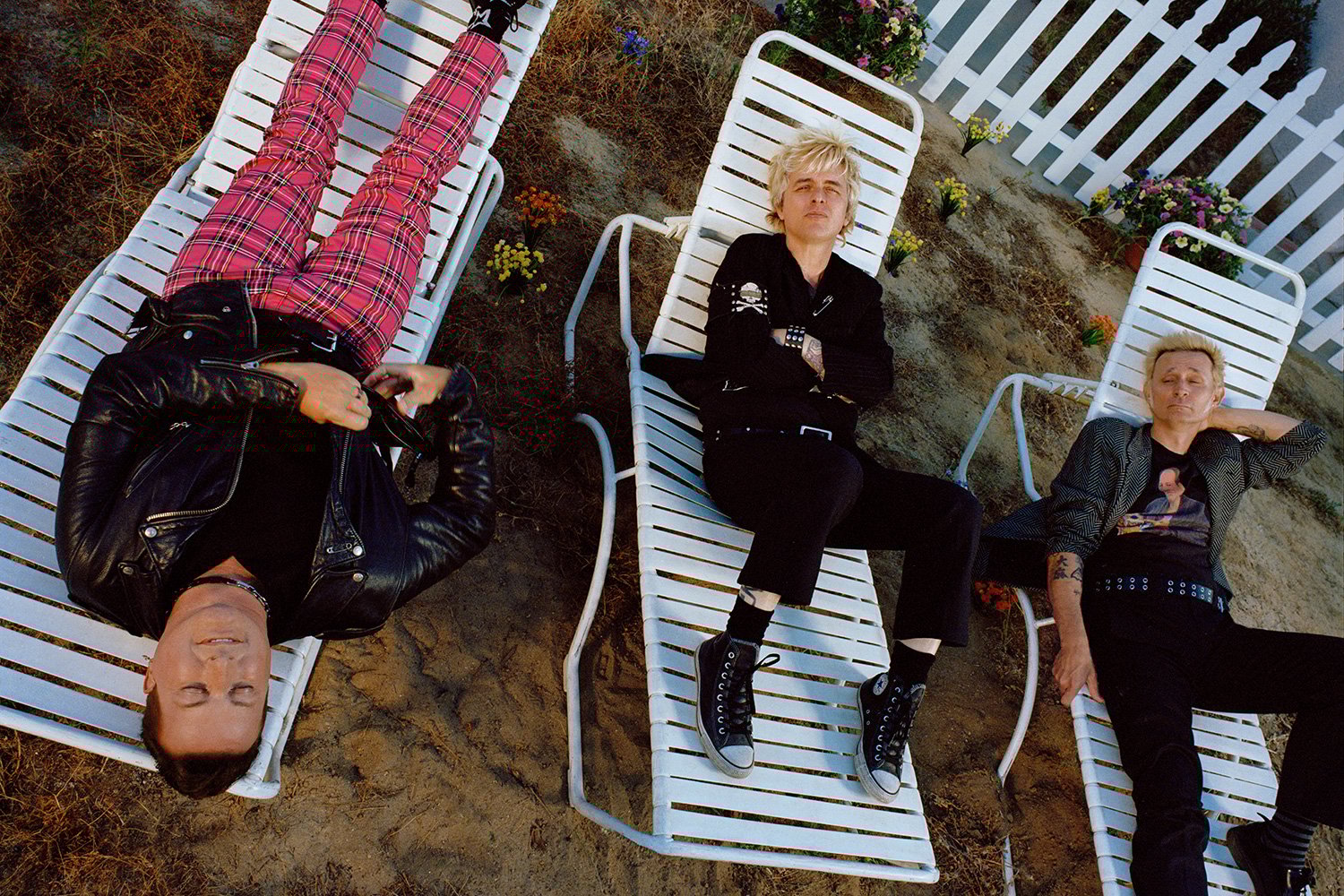 Green Day are going to release a deluxe edition of ‘Saviors’ with seven new tracks