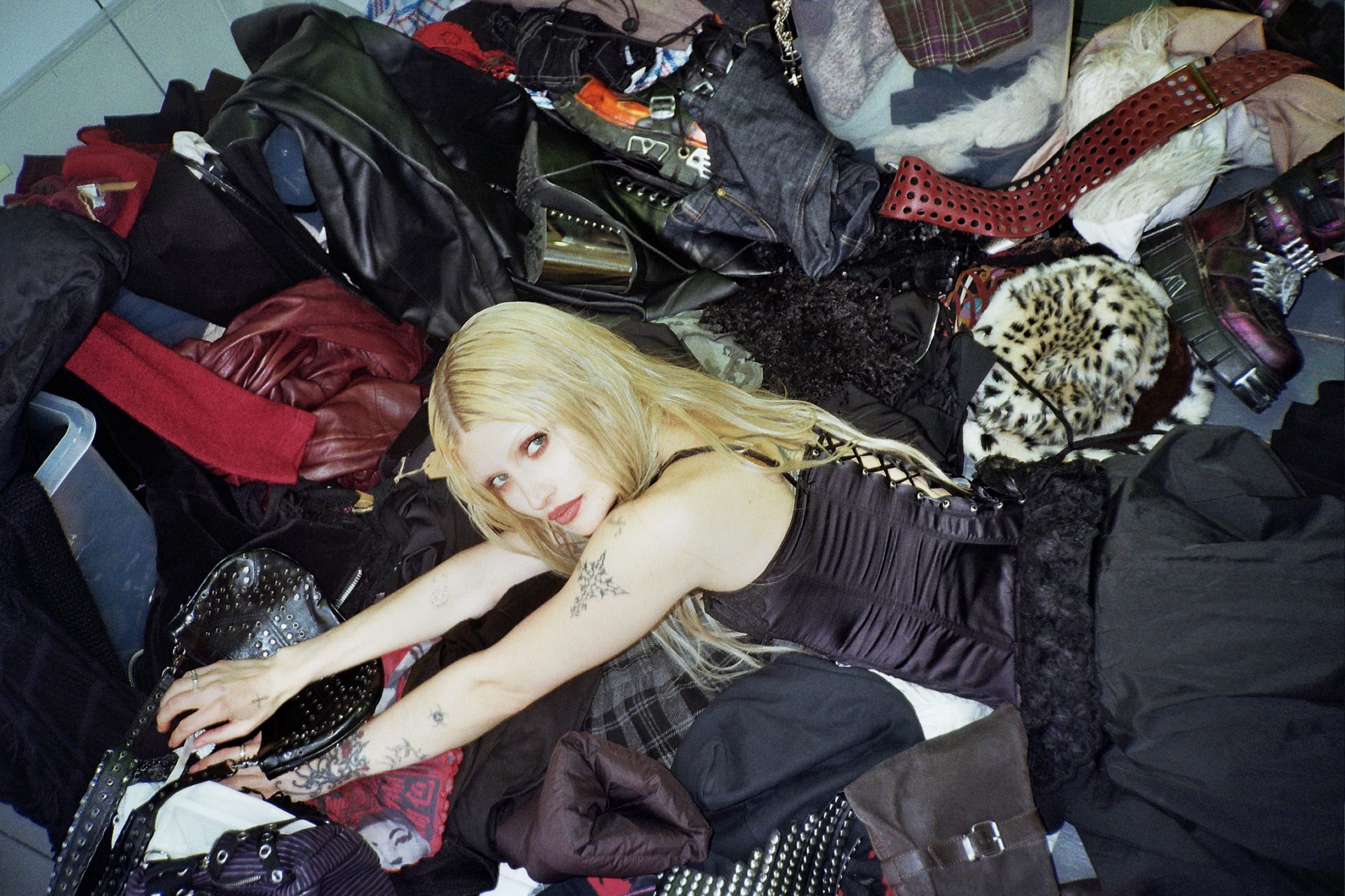 Cassyette has dropped a deluxe version of her debut album with new single ‘Phantom Limb’