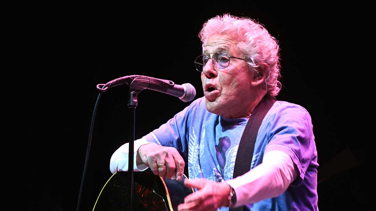 “Much as I appreciate you, I am not going to play Pinball Wizard!” Watch Roger Daltrey engage in lively conversation with entitled heckler