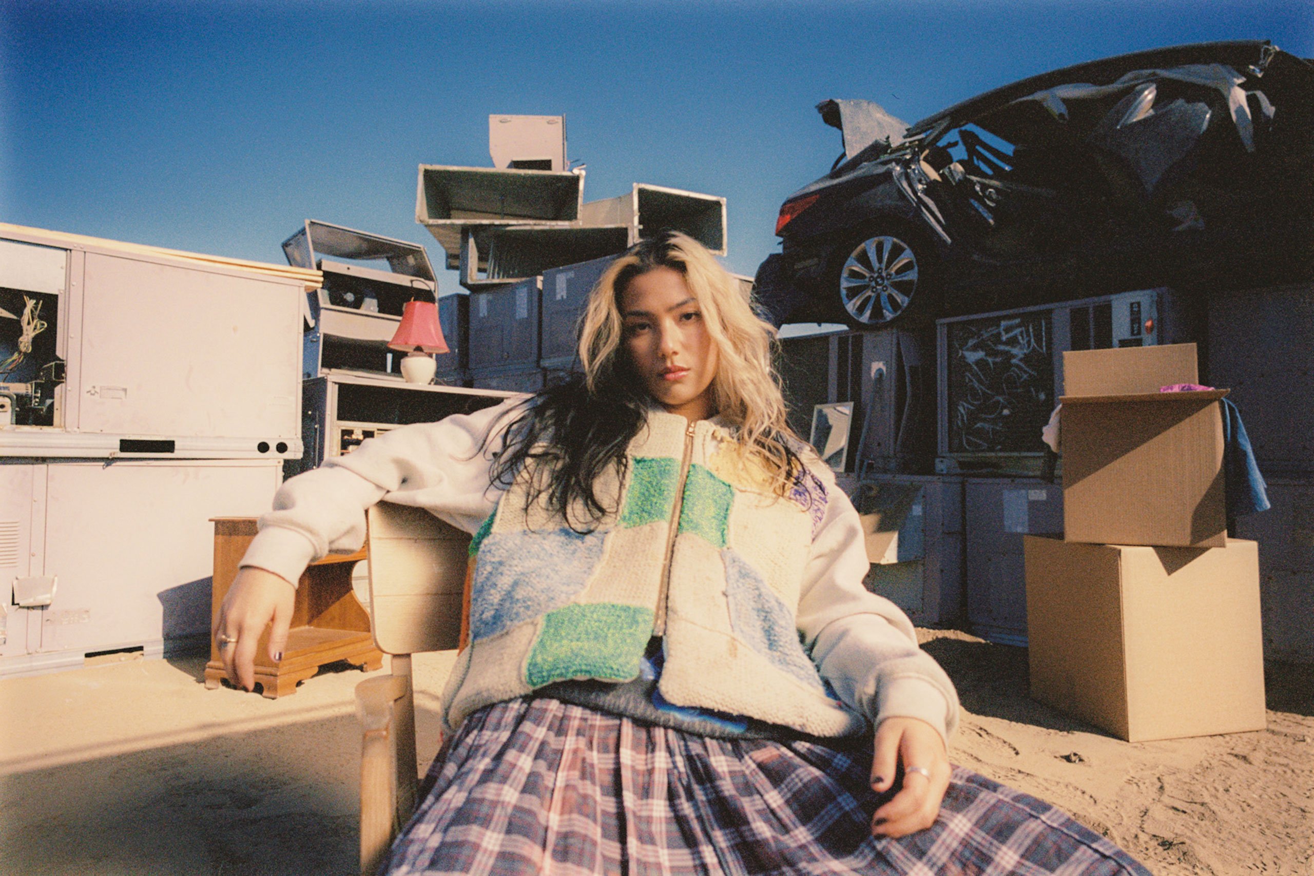 spill tab has released her introspective new single ‘Hold Me’
