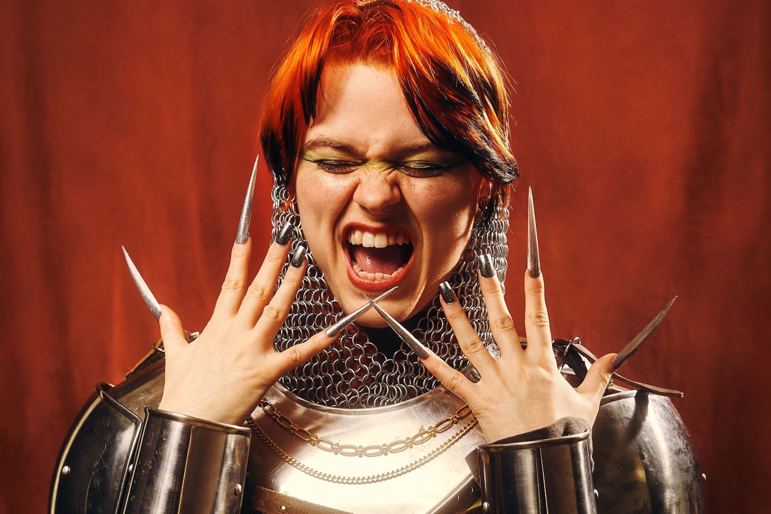 Ellie Dixon has released ‘Loose Change’ and suited up for a new EP, ‘Tales of a Knight’