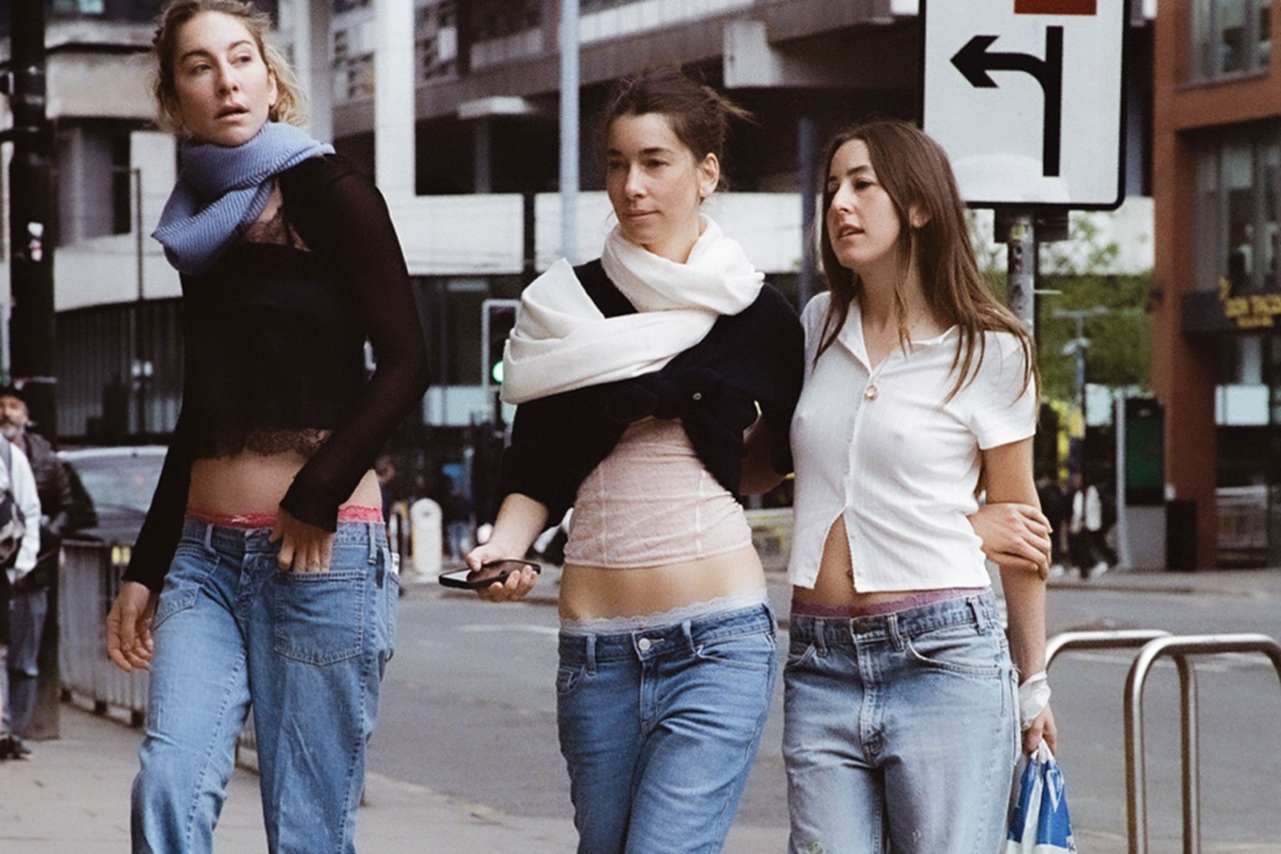 HAIM have dropped a nostalgic new single, ‘Take me back’