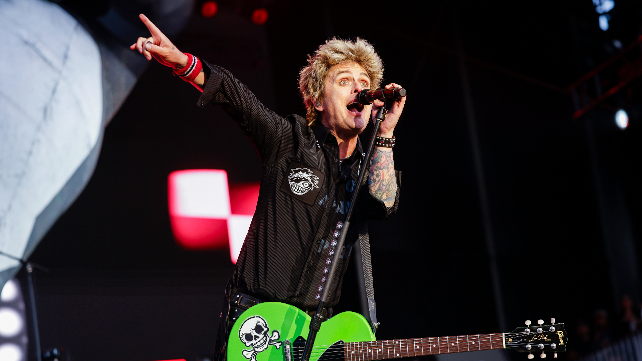“Ladies and gentlemen, we are slipping into fascism. It’s up to us to fight back!” Green Day mark their long-awaited Download debut by calling out Trump and Musk and playing all the bangers