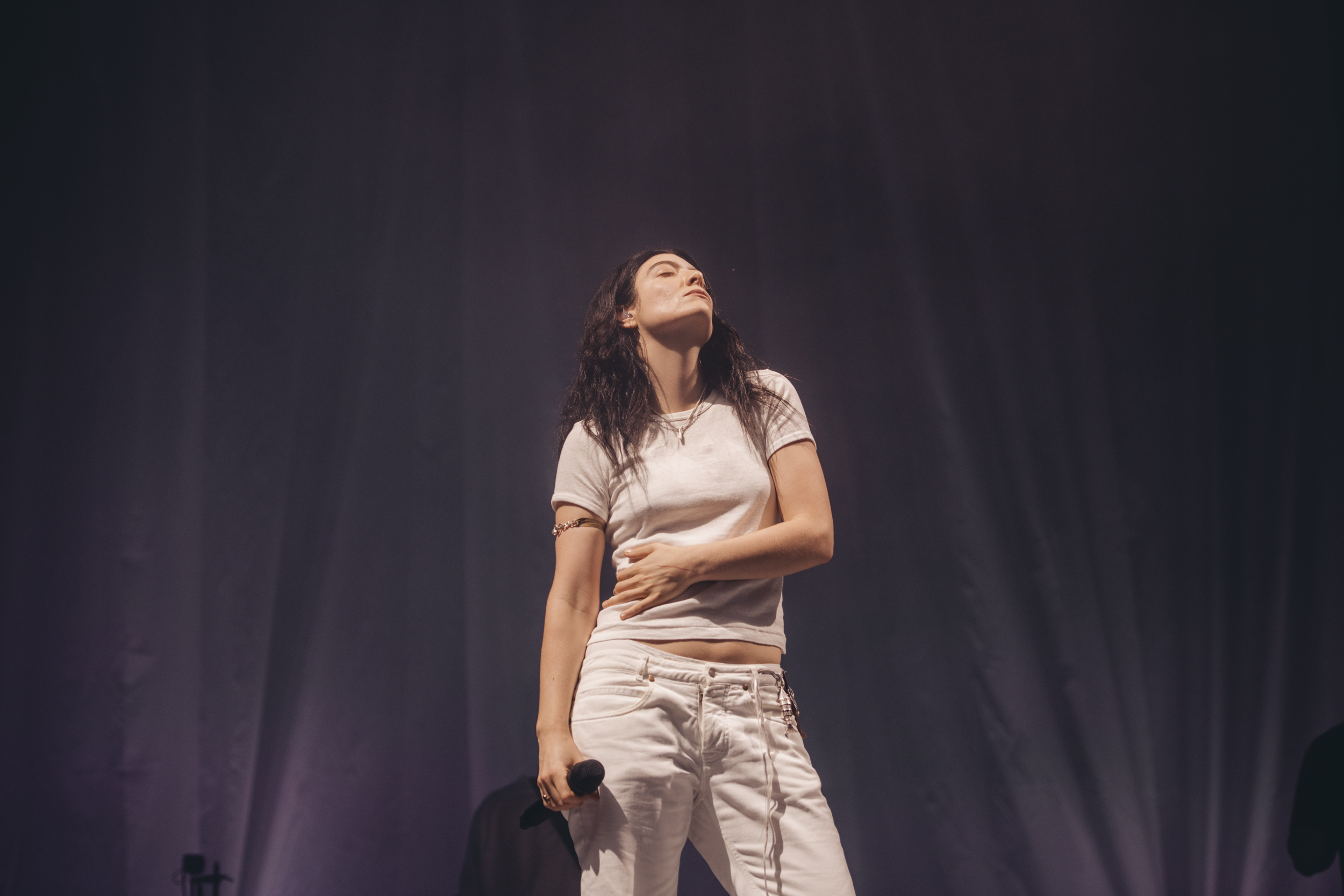 Lorde proves she’s no Glastonbury ‘Virgin’ with a not-so-surprise appearance on the Woodsies stage