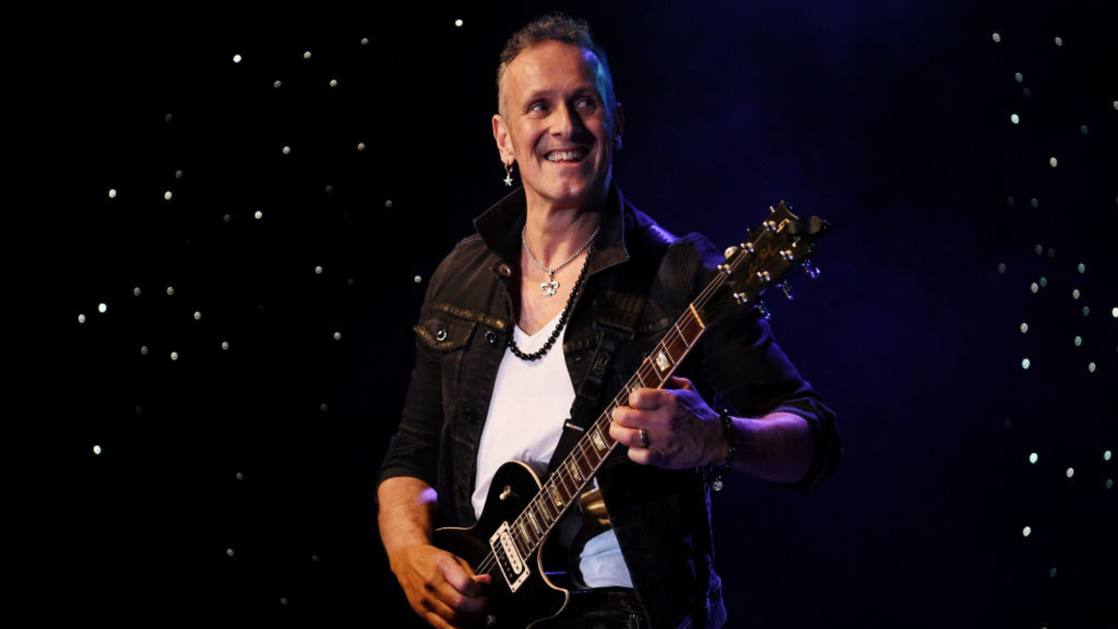 “Obviously, I’m gonna buy him a beer or two or three.” Def Leppard guitarist Vivian Campbell thanks stem cell donor after getting cancer all clear