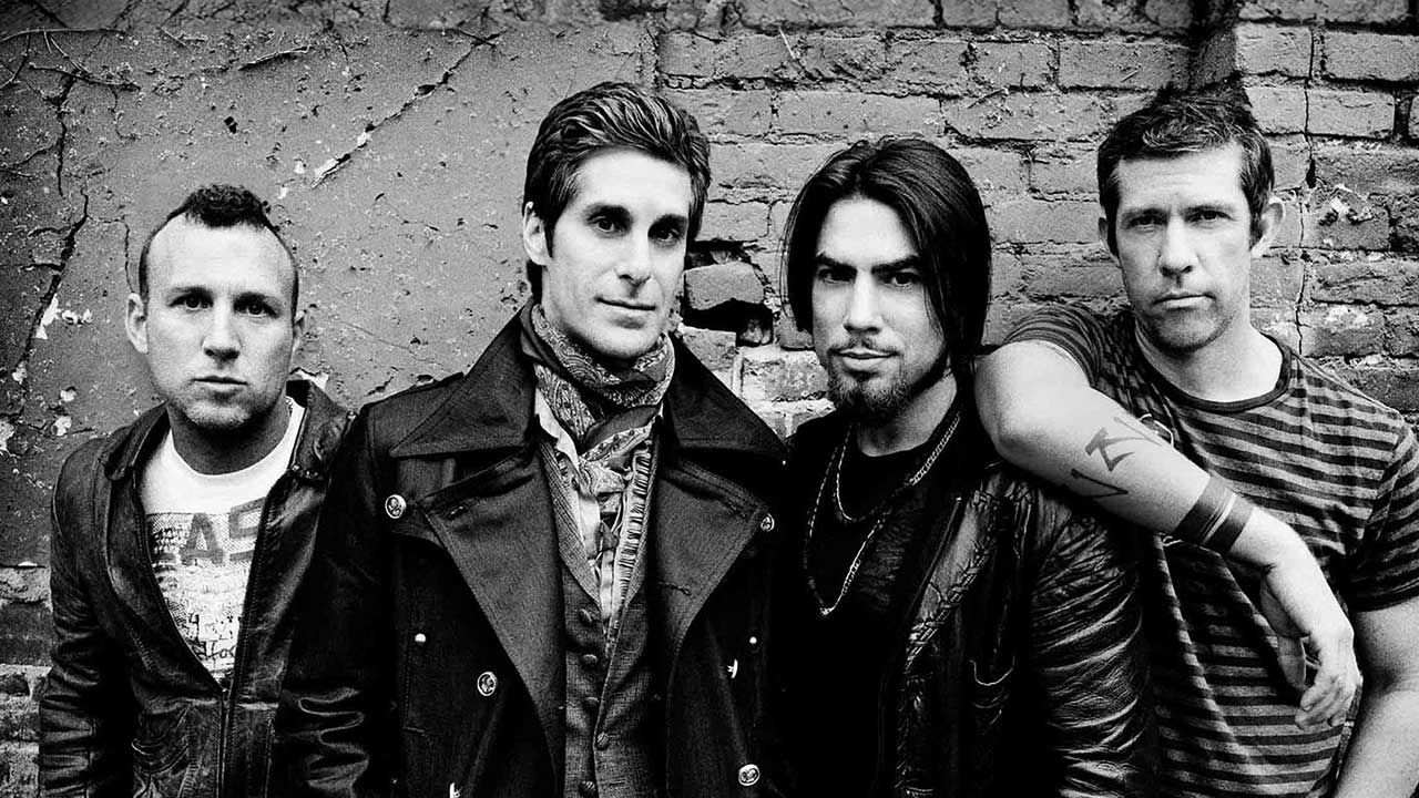 Perry Farrell sues Jane’s Addiction bandmates hours after they sued him, claims he’s victim of a “years-long bullying campaign”