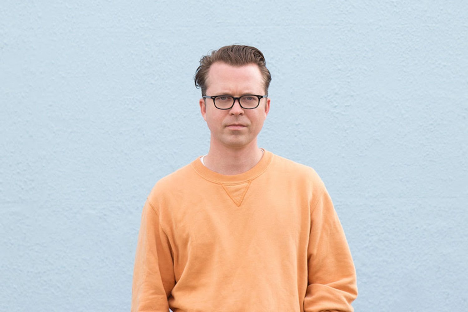 Tom Vek is teasing his 20th anniversary remix album with ‘C-C (You Set The Fire In Me) (Dave Glass Animals Remix)’