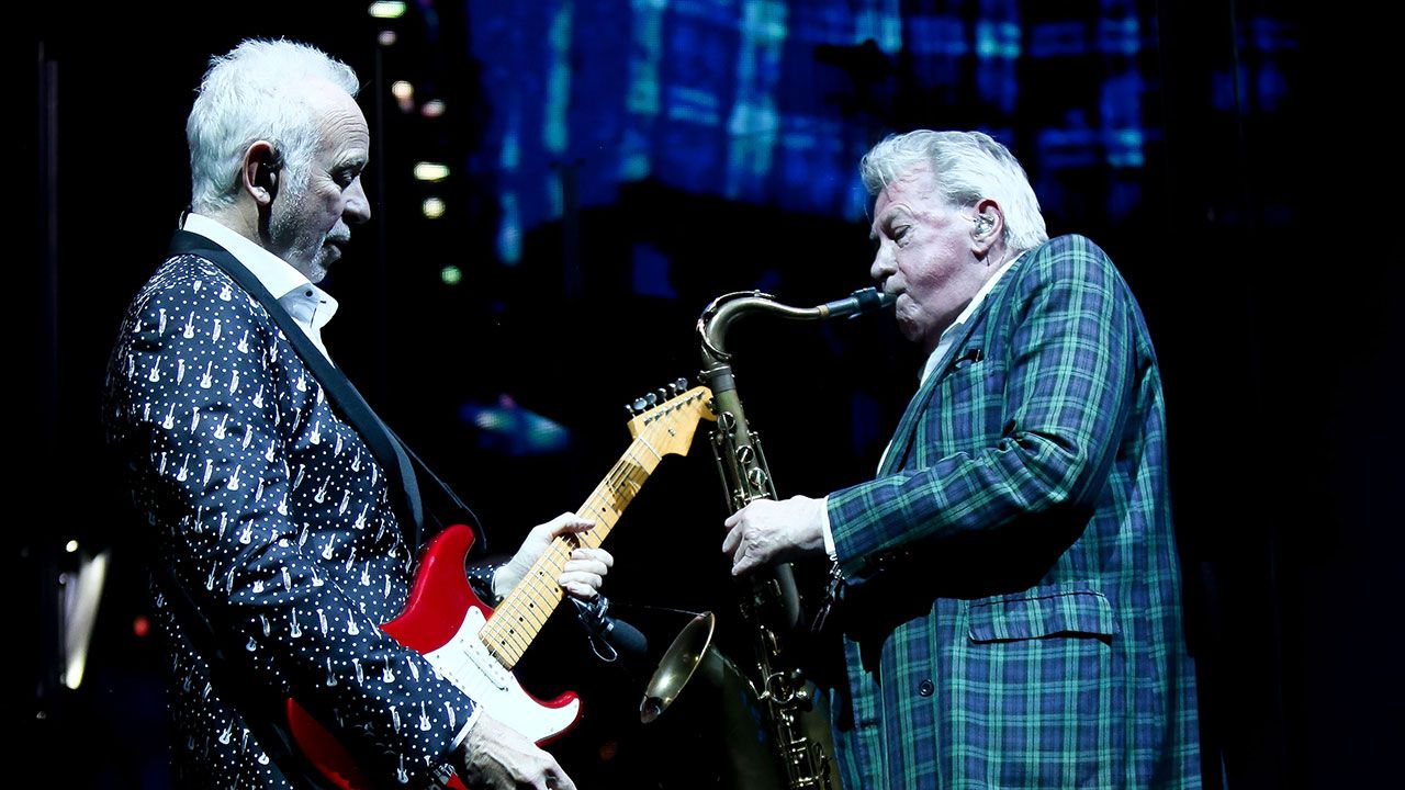 Watch Phil Manzanera and Andy Mackay perform rocking live version of No Church In The Wild