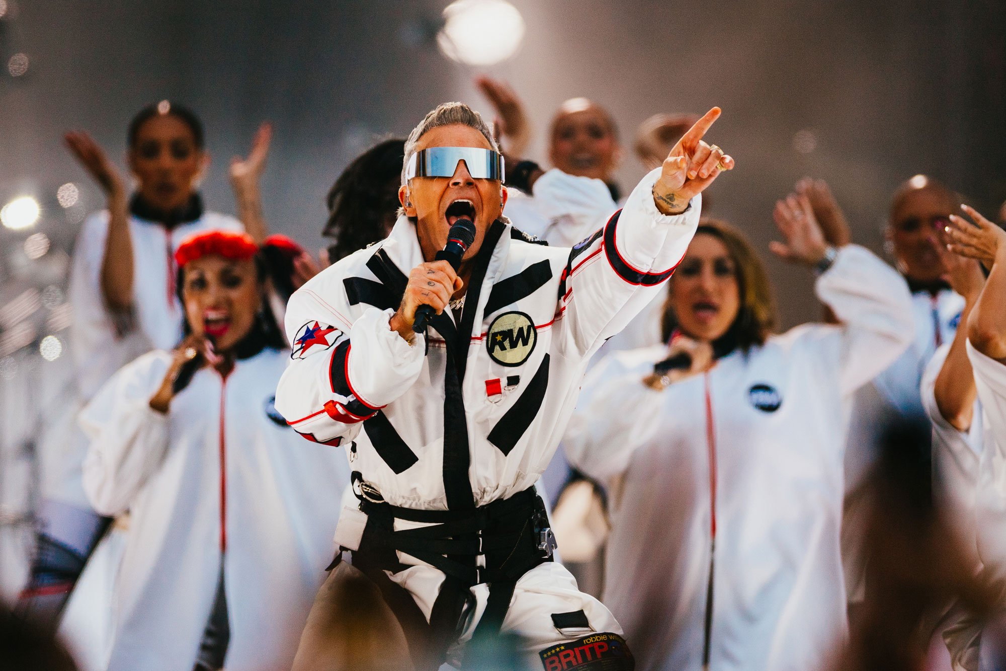 Robbie Williams has shared a video for his new song ‘Human’ featuring Jesse & Joy