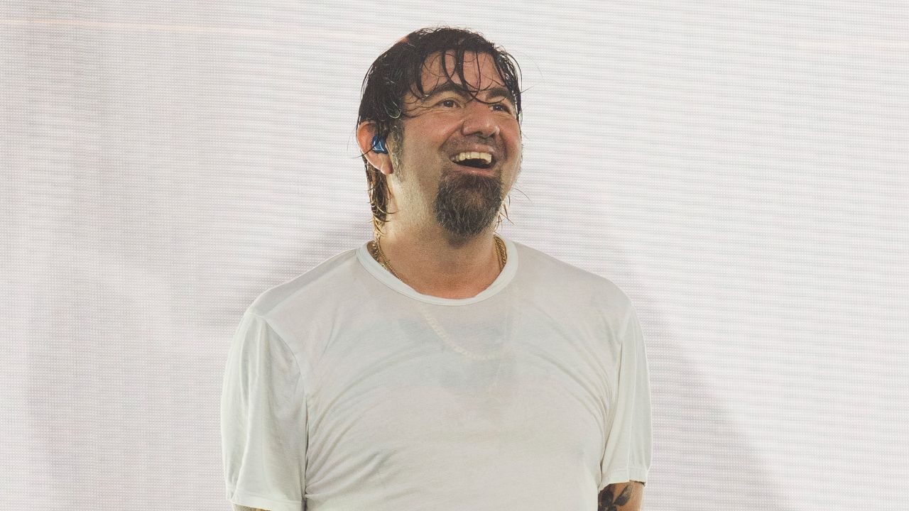 “I was like, ‘I can’t handle this.'” Deftones’ Chino Moreno reveals why he gave up booze