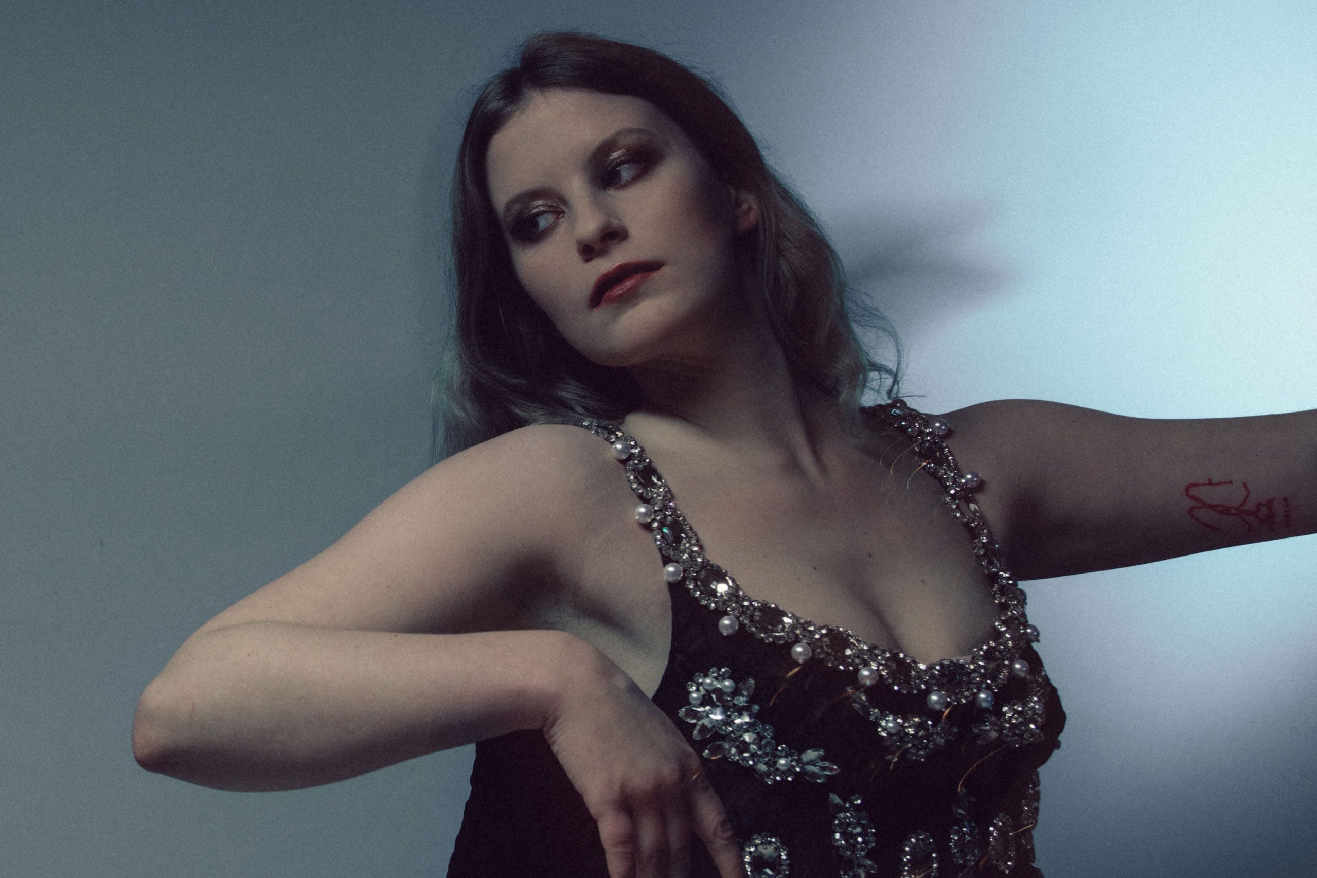 Paris Paloma has teamed up with Emma Thompson for her new misogyny-skewering single ‘Good Boy’