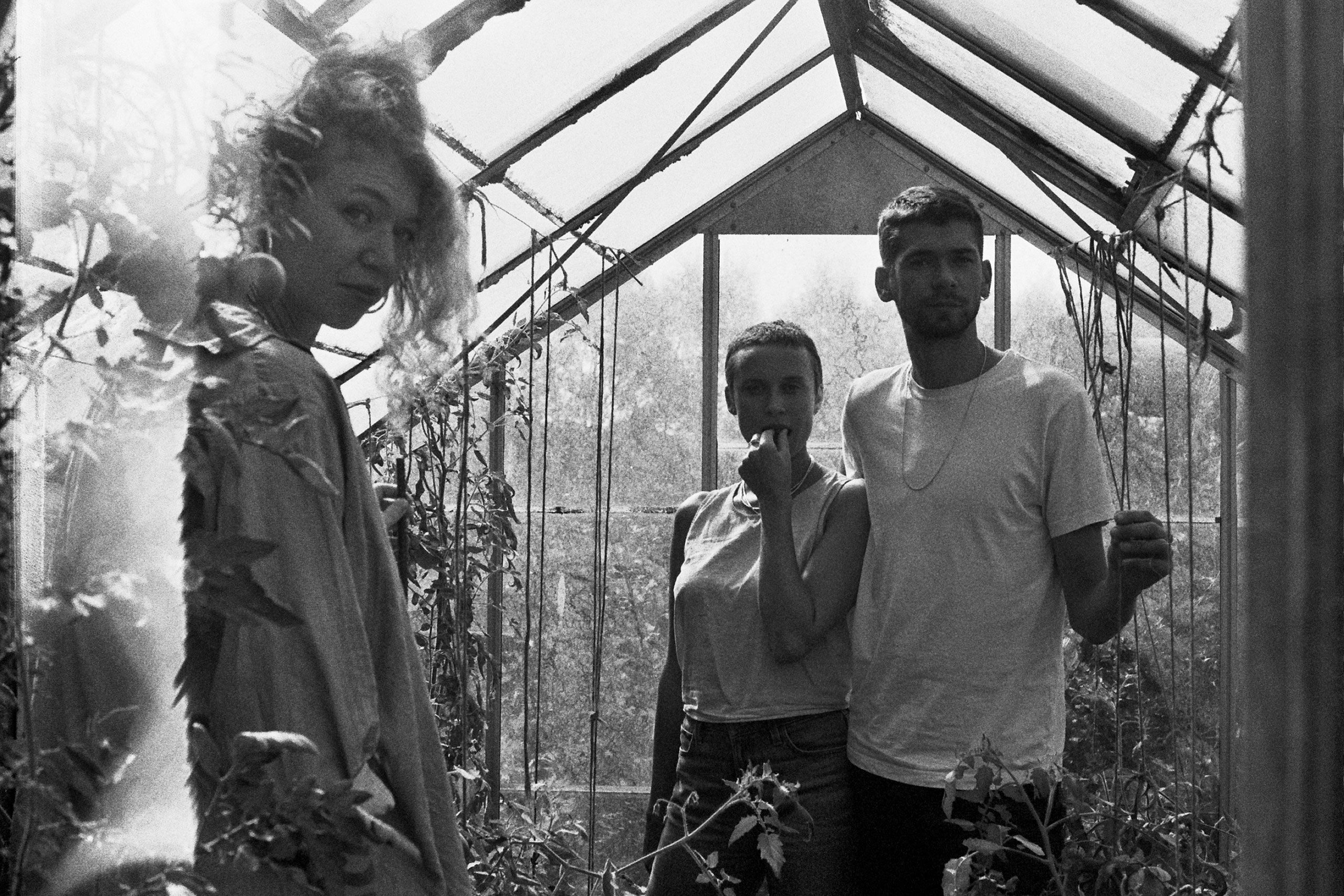 Whoman have shared their new single ‘Damp The View’ from debut album ‘About Honey’
