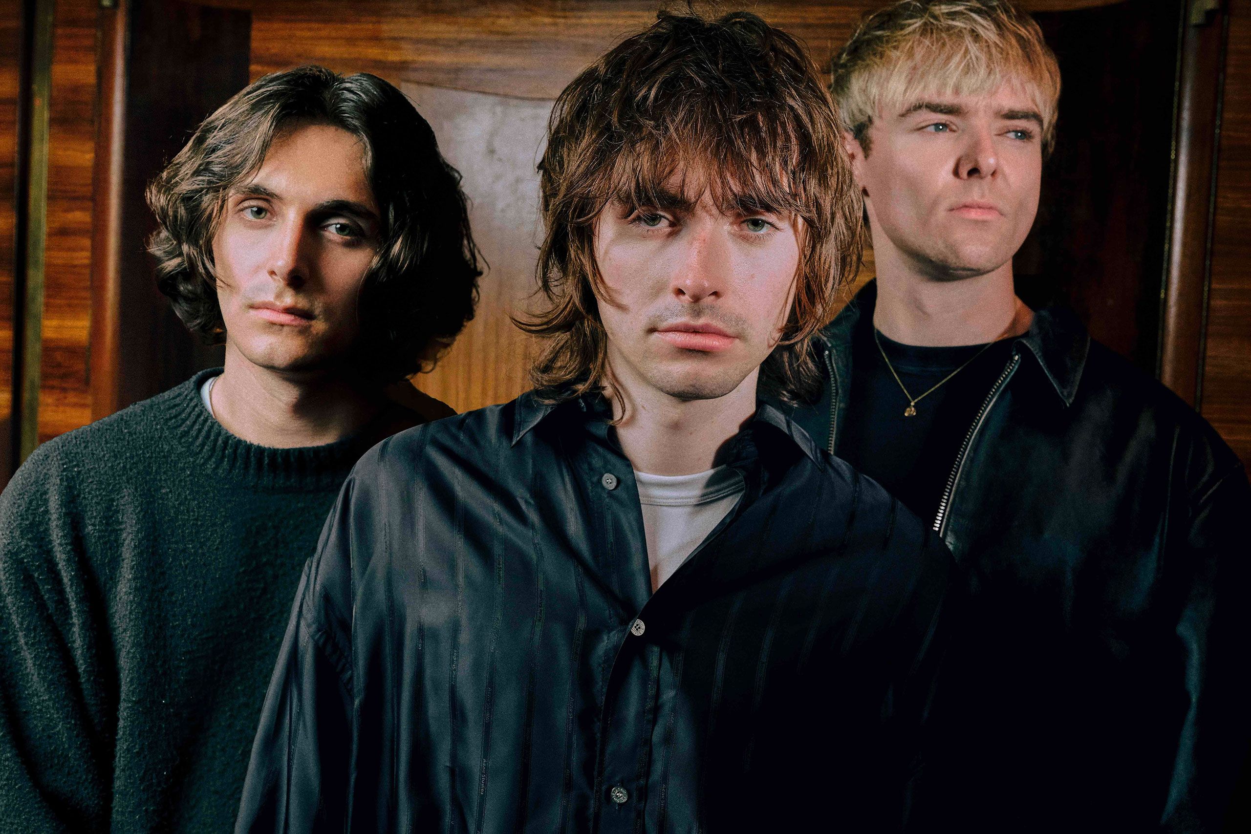 VILLANELLE have dropped their debut single ‘Hinge’ and confirmed a December underplay tour