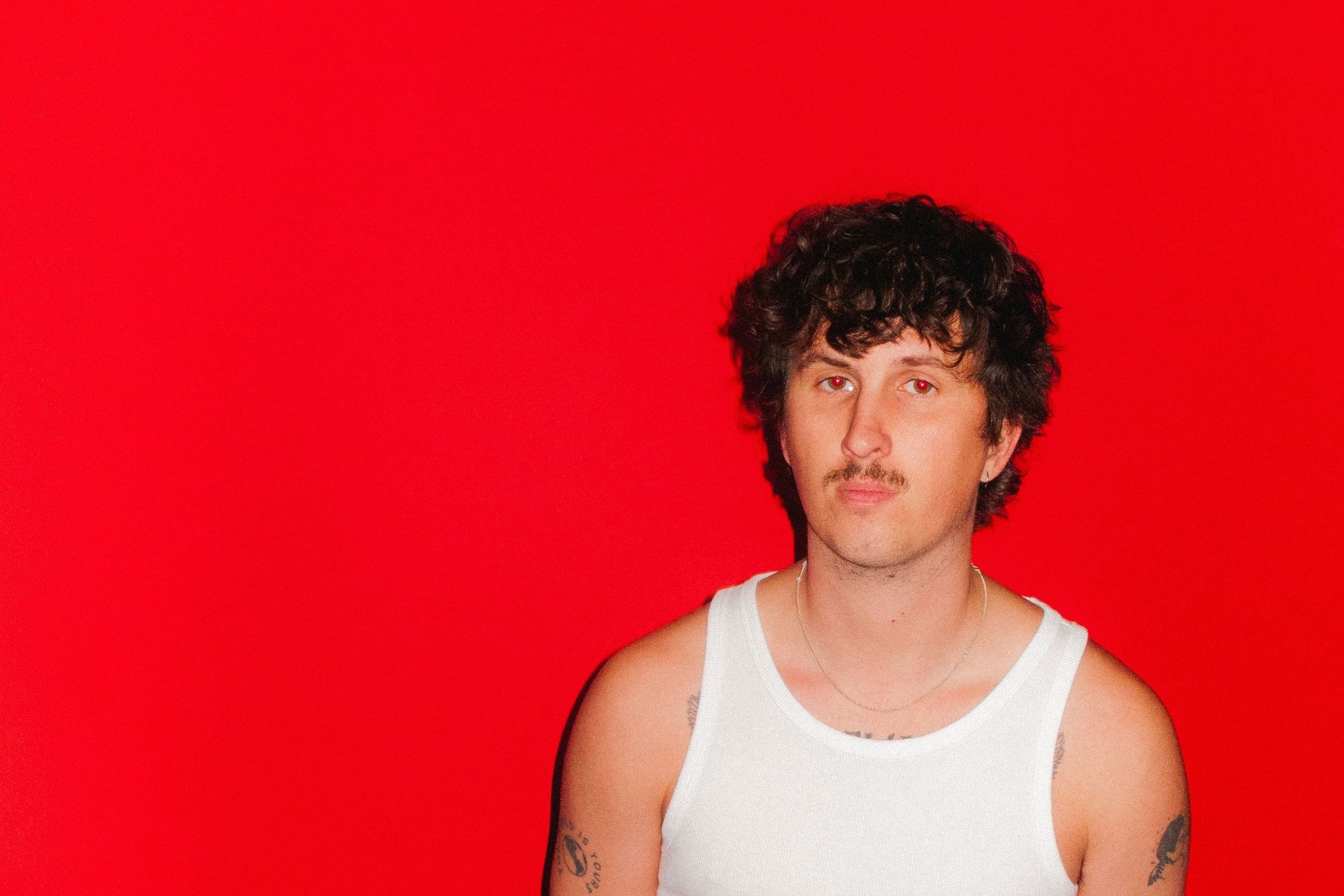 Arthur Hill has shared new single ‘She’s So Handsome’ ahead of his sold-out UK headline tour